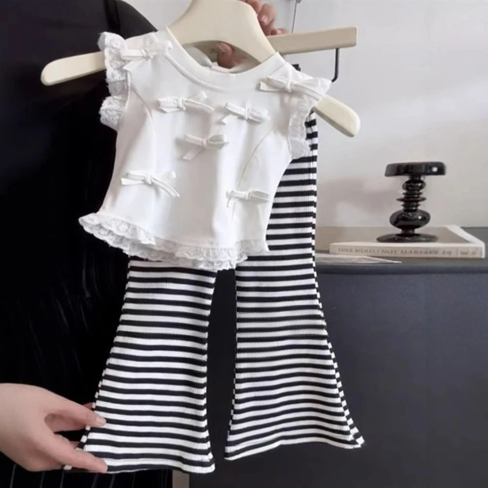 أطقم ملابس صيفية للفتيات 2025 بلوزة كورية جديدة بدون أكمام وسراويل مخططة واسعة بدلات أطفال #3