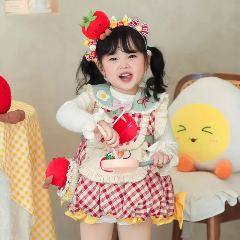 Cottagecore Kinder-Lolita-Kleid mit rotem Karomuster, Tomaten- und Spiegelei-Stickerei, Schürze, Puffärmeln und Ballonrock – Mädchen-Kostüm für den Alltag und Geburtstage – Detail 3