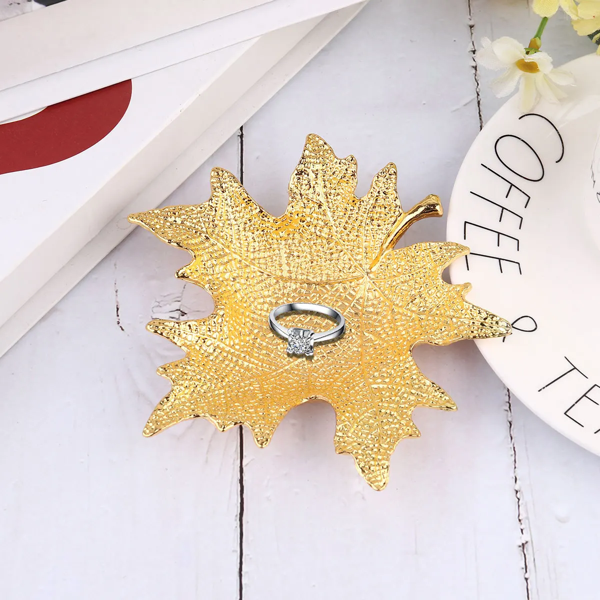 

1pc Mini Jewelry Tray Leaf Shape Ring Holder For Earrings Rings Hair Band Wedding Birthday Christmas Gift Jewelry