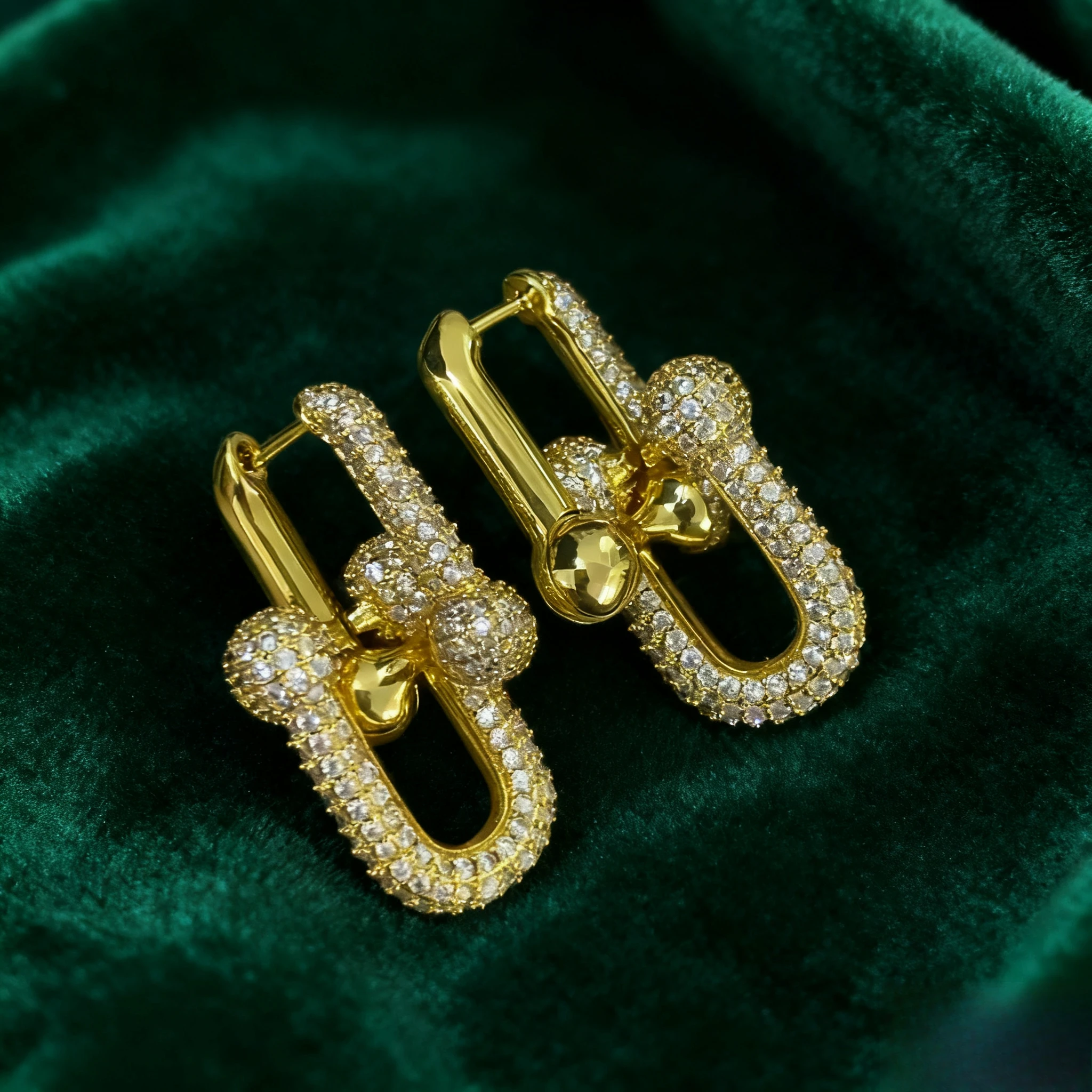 

Модные ювелирные изделия 2025 года. Классический комплект браслета и ожерелья с буквой T — ретро-дизайн подковы, элитные женские украшения.