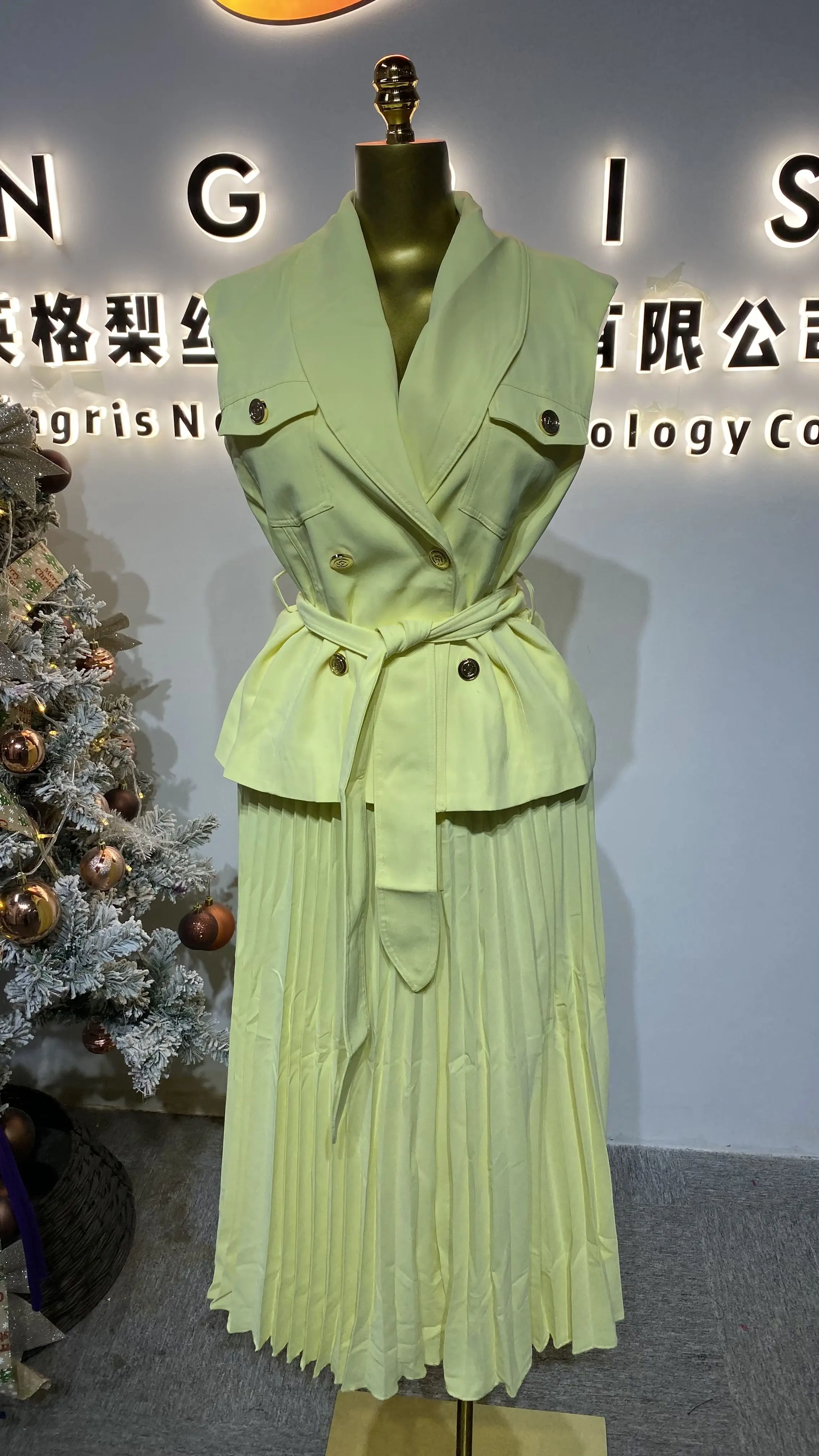 

Stylish and elegant short-sleeved high-waisted A-line full skirt women's office professional belted dress-GZXX173