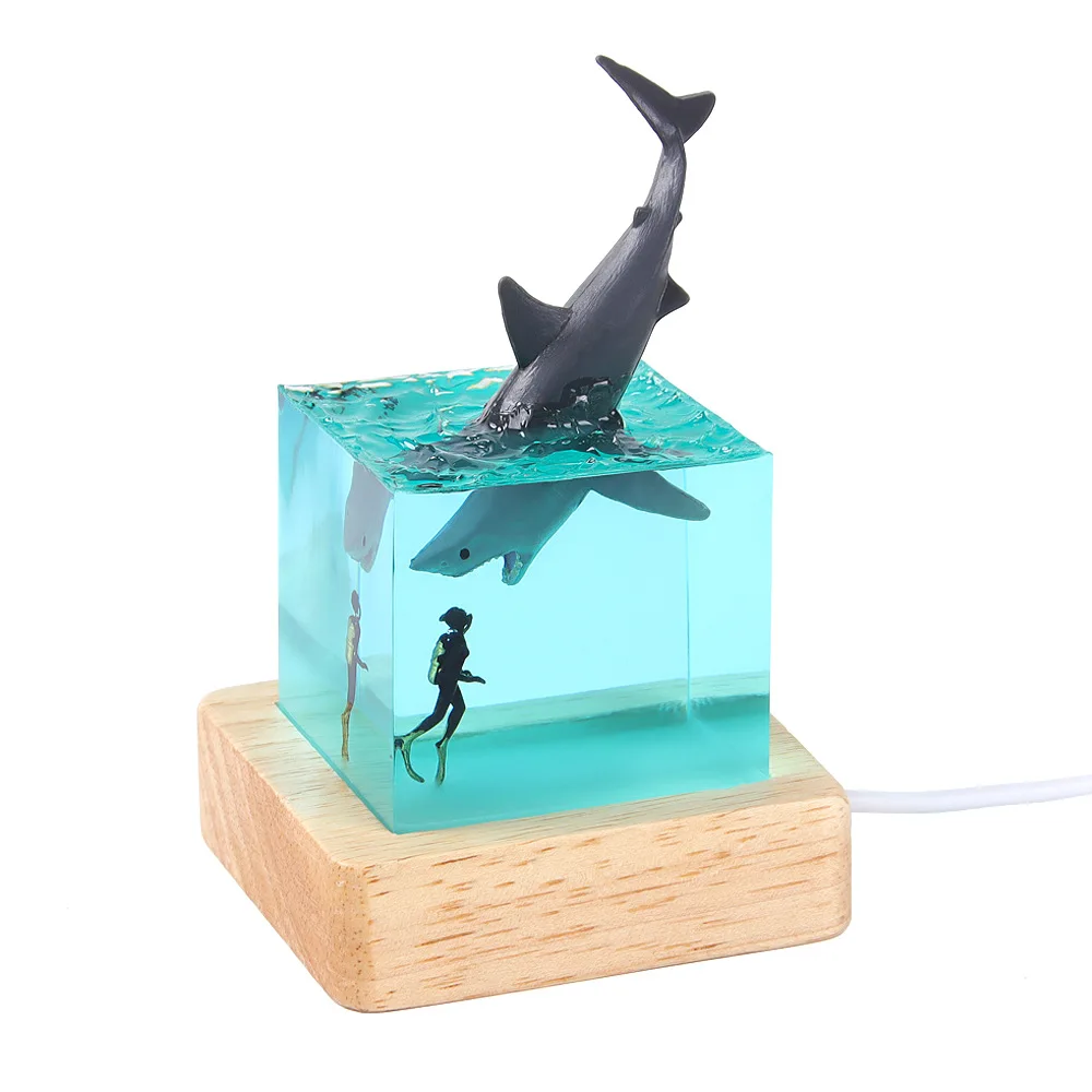 5cm Cube Whale Diver Night Light Decoration Gift Epoxy Resin Ocean Shark Diver Figures Decoration LED Night Light Home Decor