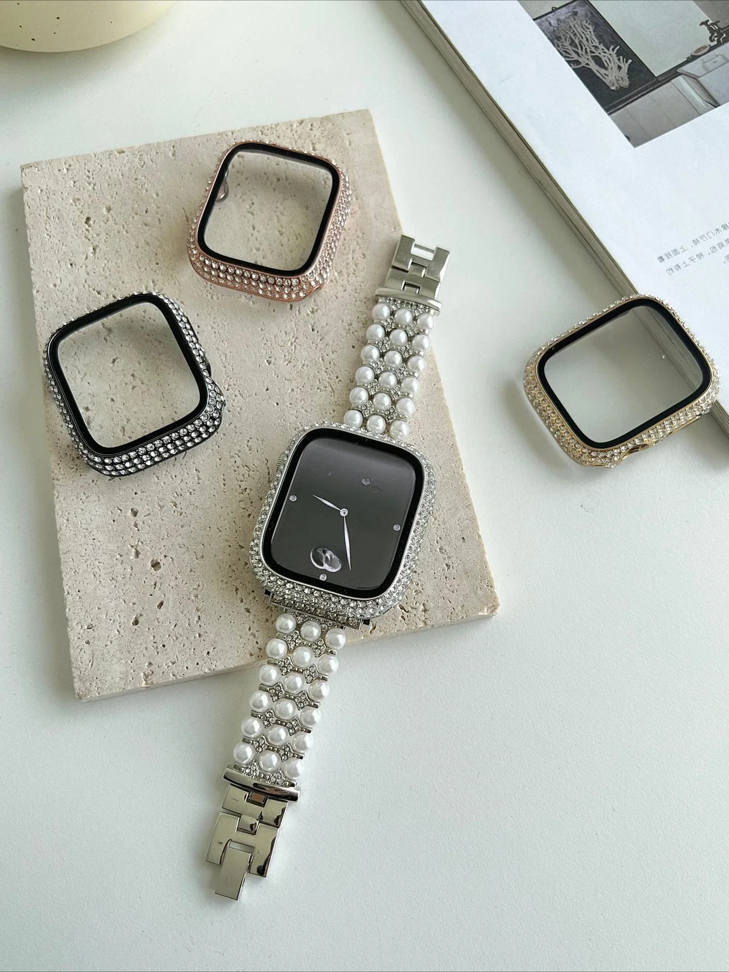 حجر الراين ديكور الزجاج المقسى حامي الشاشة حافظة ساعة لساعة أبل 38/40/41/42/44/45/46 مللي متر ، سلسلة SE/10/9/8/7/6/5/4/3/2