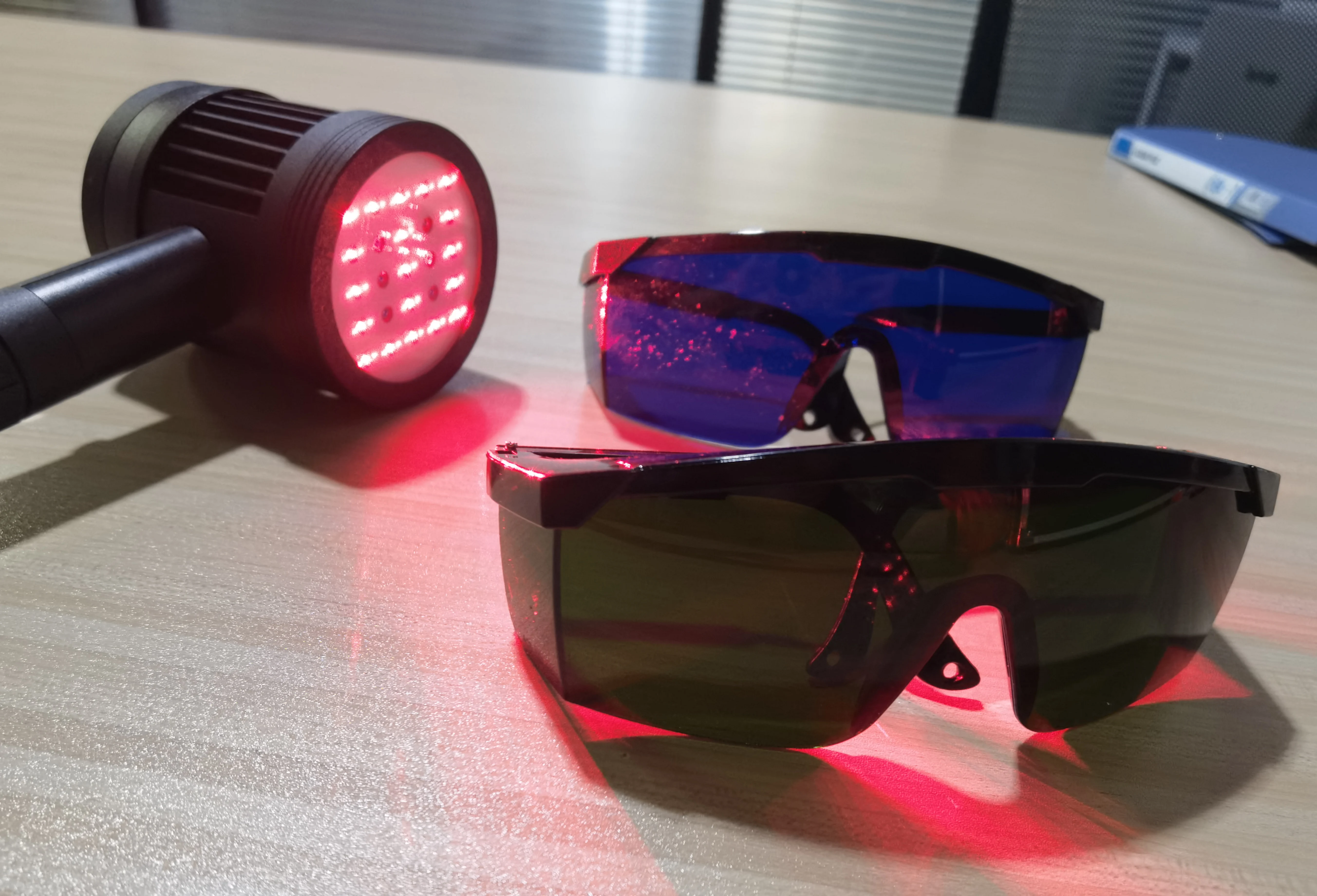 

COZING LLLT Устройство холодного лазера 1295 мВт 19 красных + 6 инфракрасных диодов для ускоренного заживления ран и управления боли (домашнее использование)