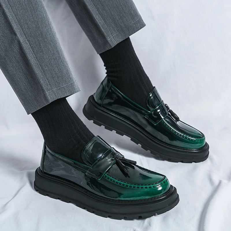 New Fashion Thick Bottom Men's Business Patent Leather Shoes Slip-on Tassel Student Shoes Office Loafers Black Green Shoes Kerae