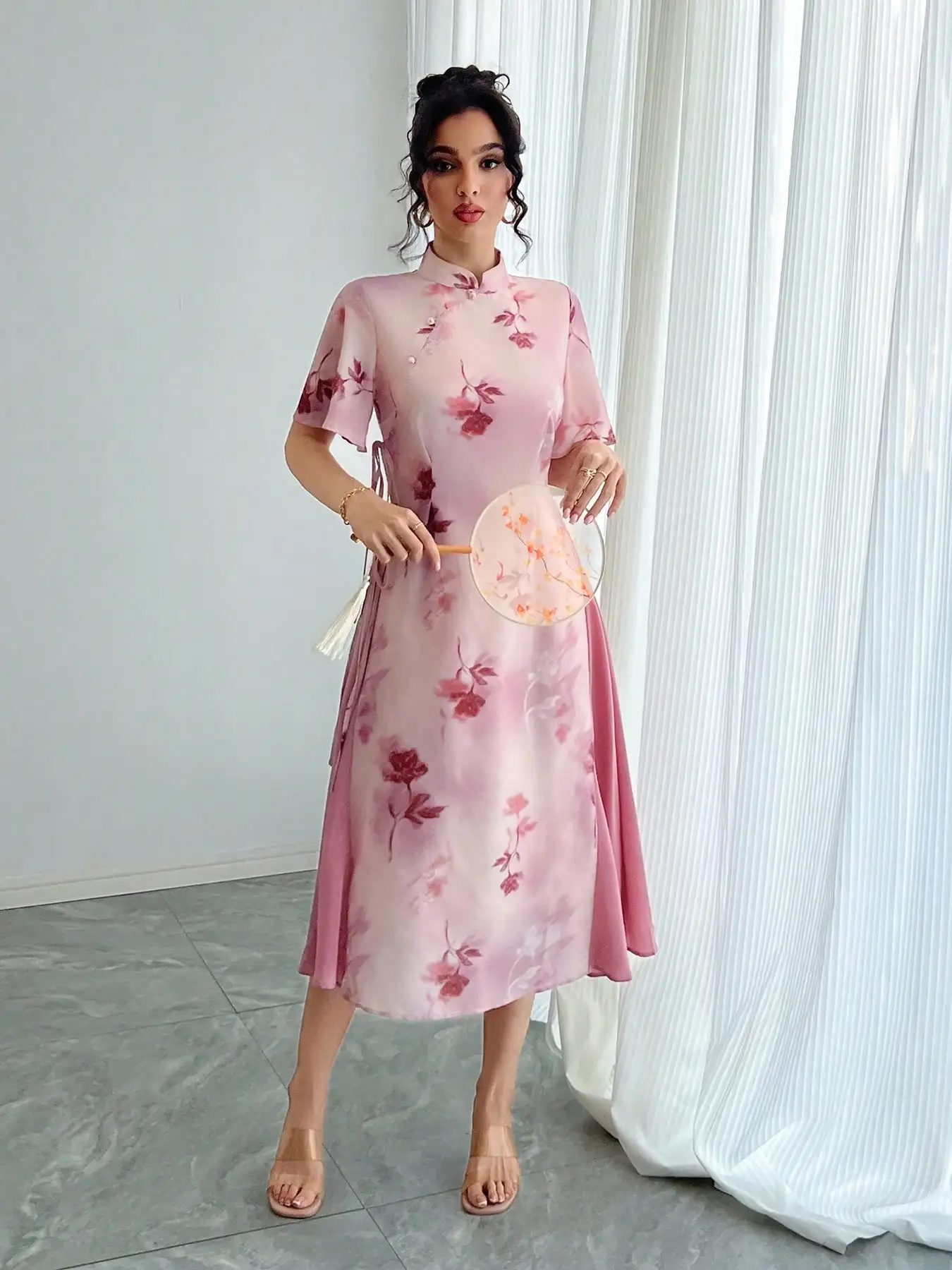 

Розовое платье с цветочным принтом, воротником-стойкой и короткими рукавами, легкое летнее платье-миди в стиле ципао