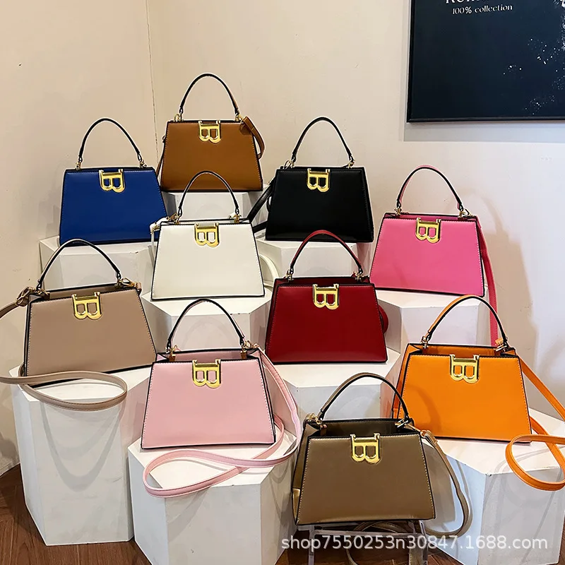 

2024 Новая маленькая женская сумка с буквенным принтом, однотонная регулируемая сумка через плечо, нишевая сумка через плечо из искусственной кожи для ежедневного использования