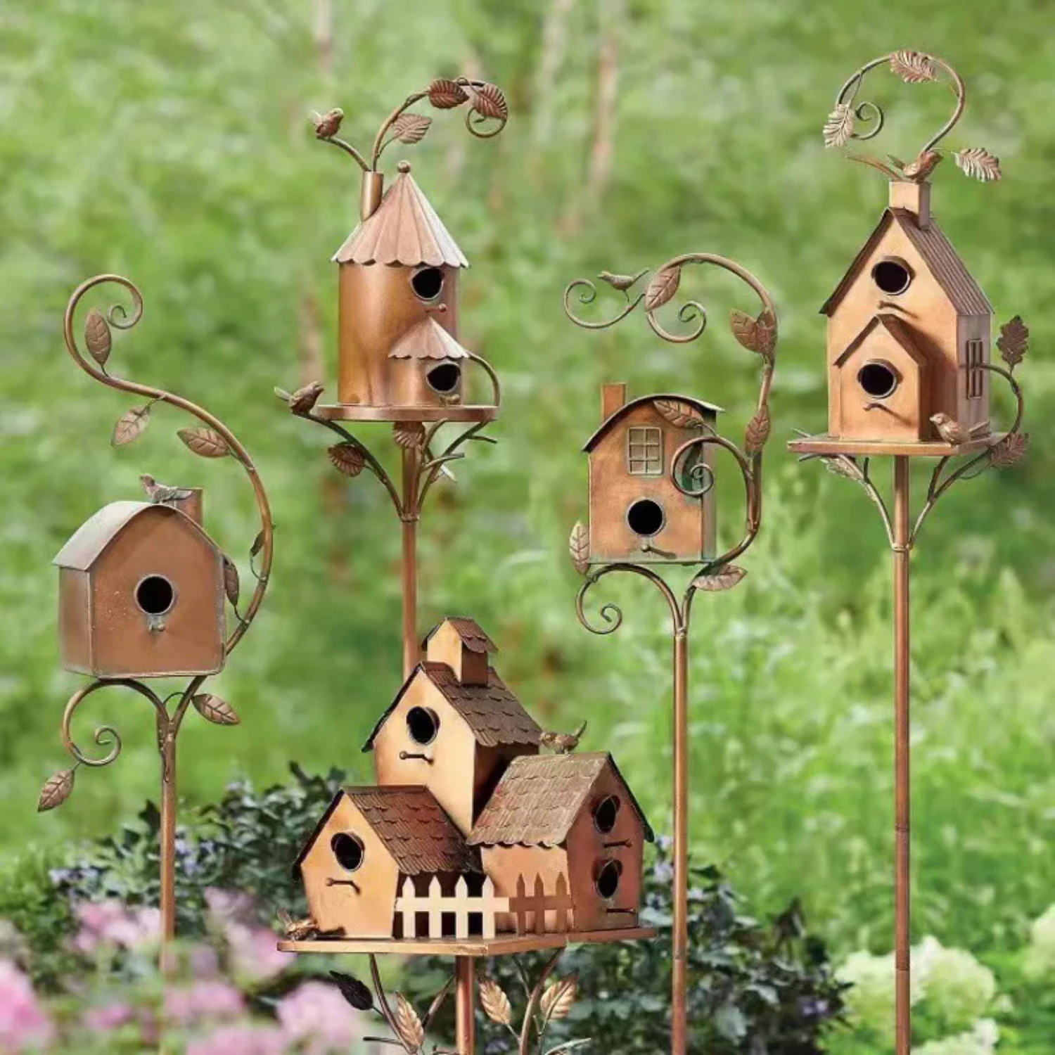 Exquisite Garden Decoration: 1PC Metal Bird House Bird Nest Outdoor Birdhouse with Miniatures Ornaments, Artistic Crafts and Fee