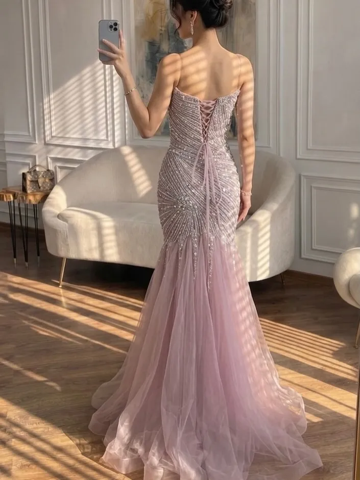 Maßgeschneiderte Luxus-Kristall-Abendkleider für Damen, trägerloses, ärmelloses Abendkleid mit Meerjungfrauen-Saum, bodenlanges Tüll-Partykleid 2026