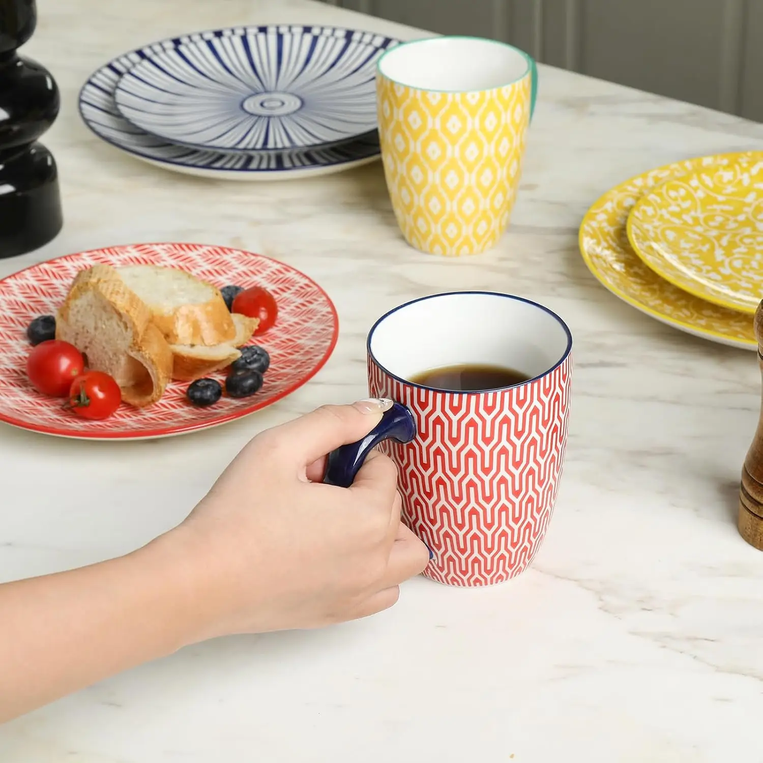 Set di stoviglie in ceramica per 4, set di piatti e ciotole da 16 pezzi, set di piatti per 4 chiodi e resistenti ai graffi, lavastoviglie e microonde