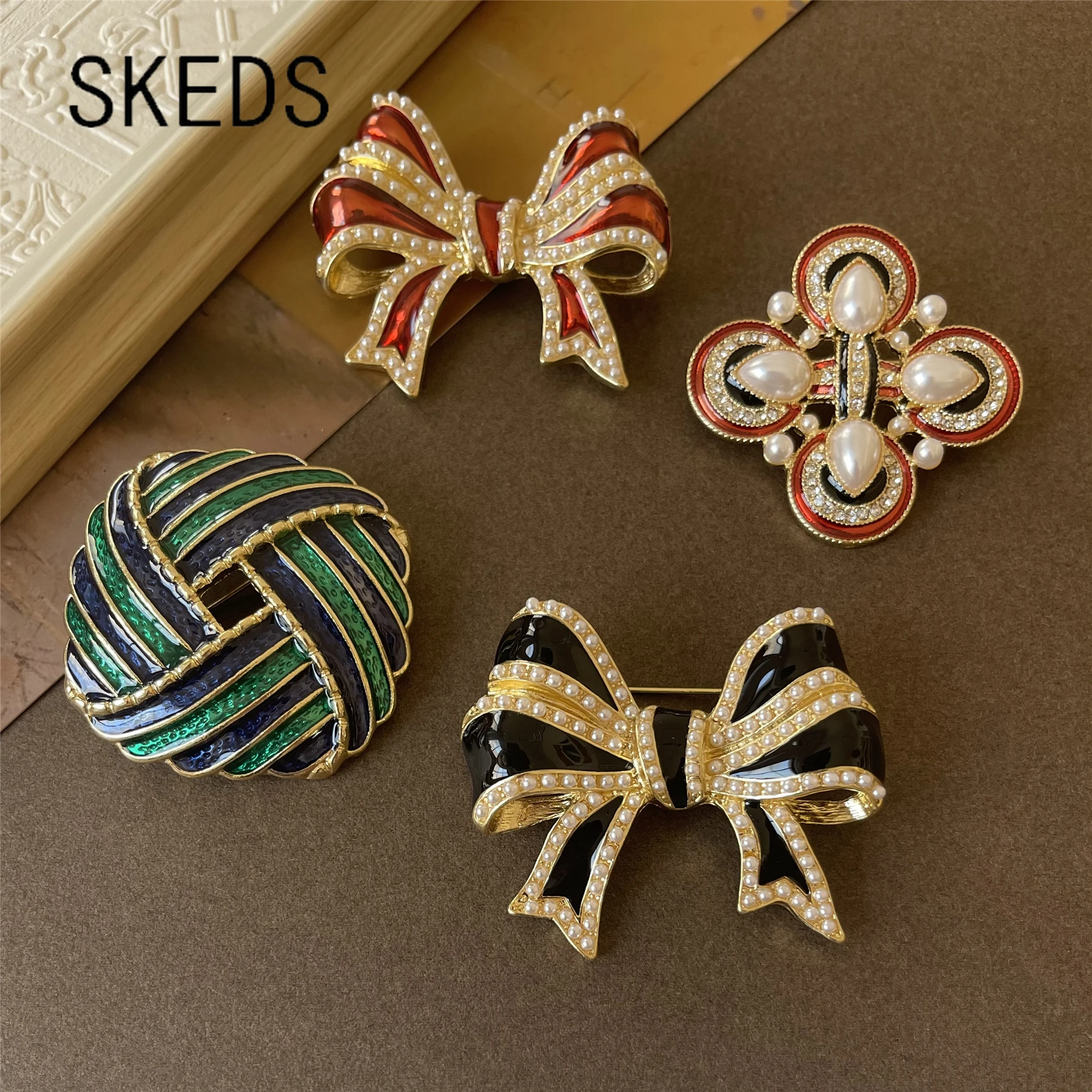 SKEDS Vintage Pearl Enamel Bow Cross Brooch For Women Elegant Metal Badges Party Wedding Classic Brooches Pins Lady Jewelry Gift