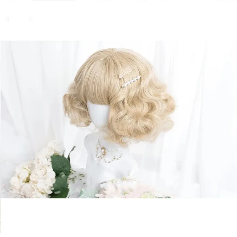 Halloween Lolita Anime Doll Cosplay Wig Pudding Color Synthetic Short Curly Wig Anime Coser Cute Girl Lori Wig Daily Party