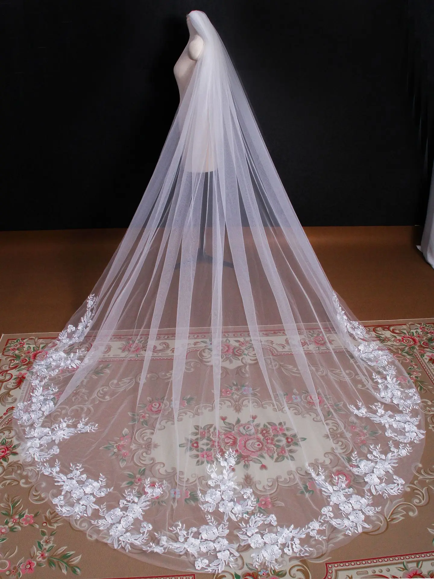 

Elegant Wedding Bridal Veil 3M Long Cathedral Bridal Veil One Layers Tulle with Comb Lace Applique Veil Wedding Accessories