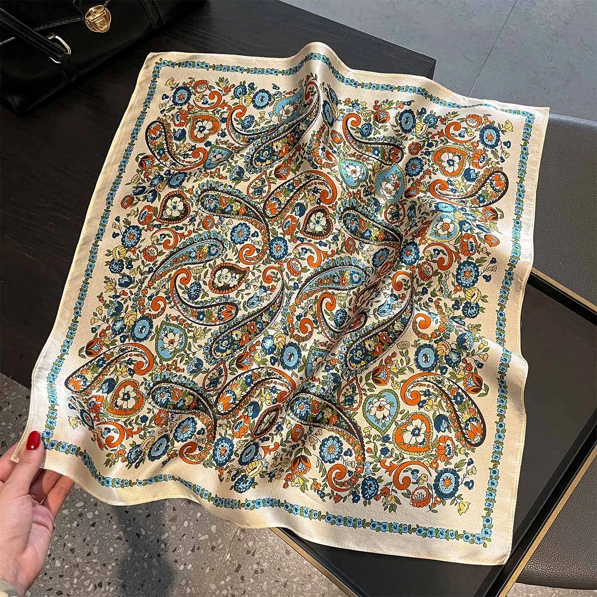 2025 الصيف تنوعا مزاجه الكاجو زهرة الحرير وشاح مربع الرجعية التوت وشاح حريري المرأة الرقبة حماية وشاح للرقبة