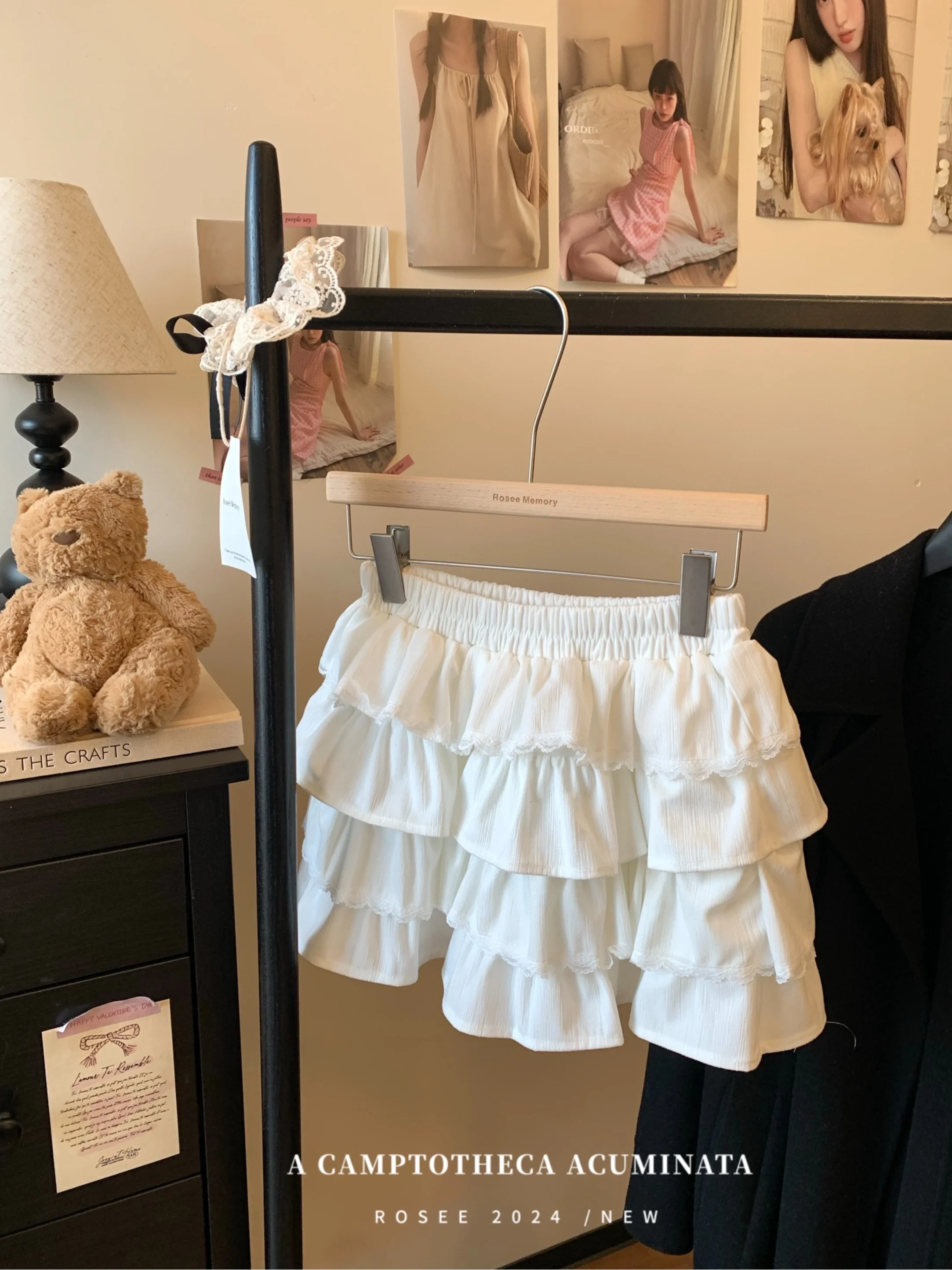 

Юбка-полусолнце Kumikumi с высокой талией, кружевными вставками и эффектом утяжки, для женщин, весенняя, милая, омолаживающая, в деловом стиле