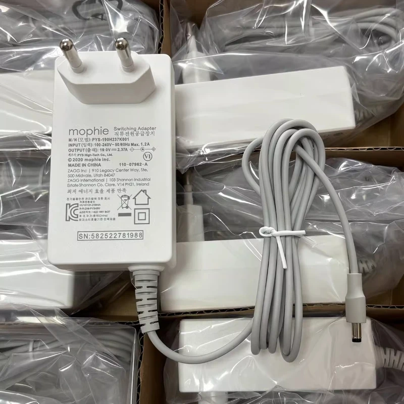 mophie 3-in-1 stand for MagSafe Charger - White mophie 3-in-1 stand for MagSafe Charger - White