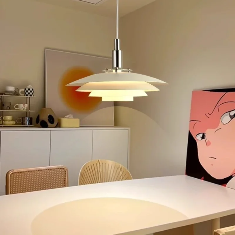 

Дизайнерская лампа Подвесной светильник середины века Креативный градиент Белый Красный НЛО Регулируемый светильник Столовая Кухонные люстры