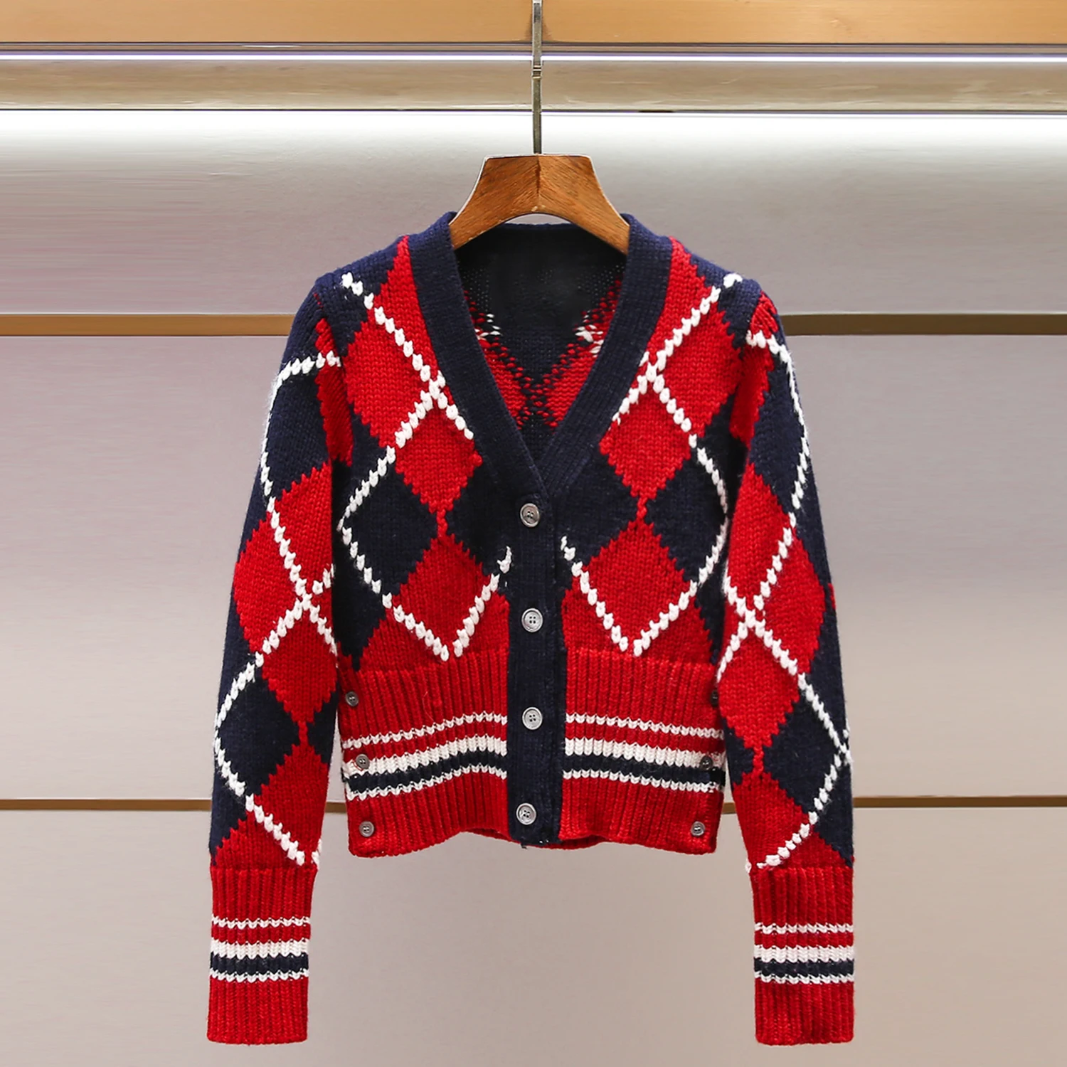 

Элитный женский вязаный кардиган Весна 2026, классический цвет, ромбовидная и полосатая расцветка, повседневный, длинный рукав, V-образный вырез, пальто