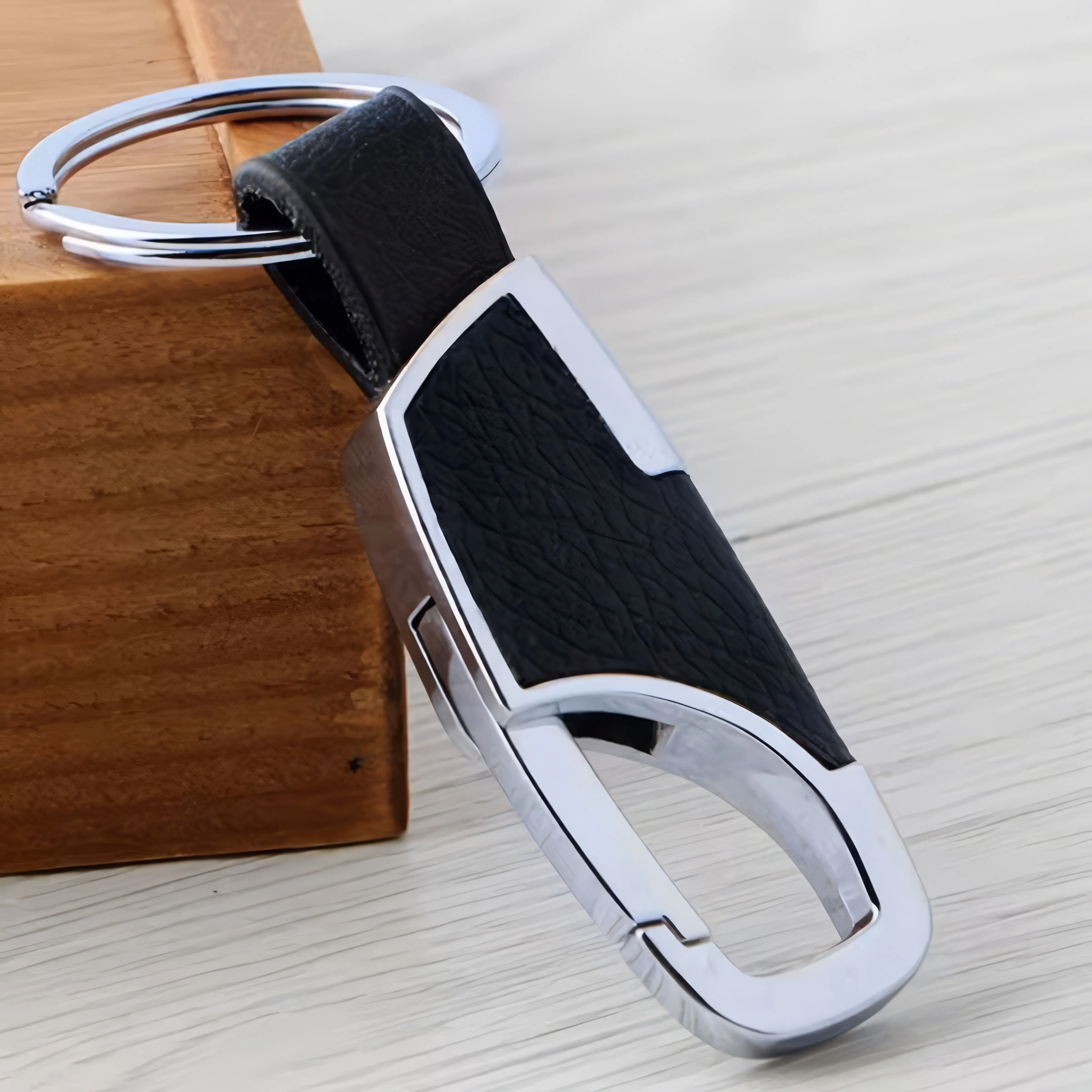 1 black car keychain, men's car keychain with detachable keychain, suitable for daily use and travel, fashionable keychain