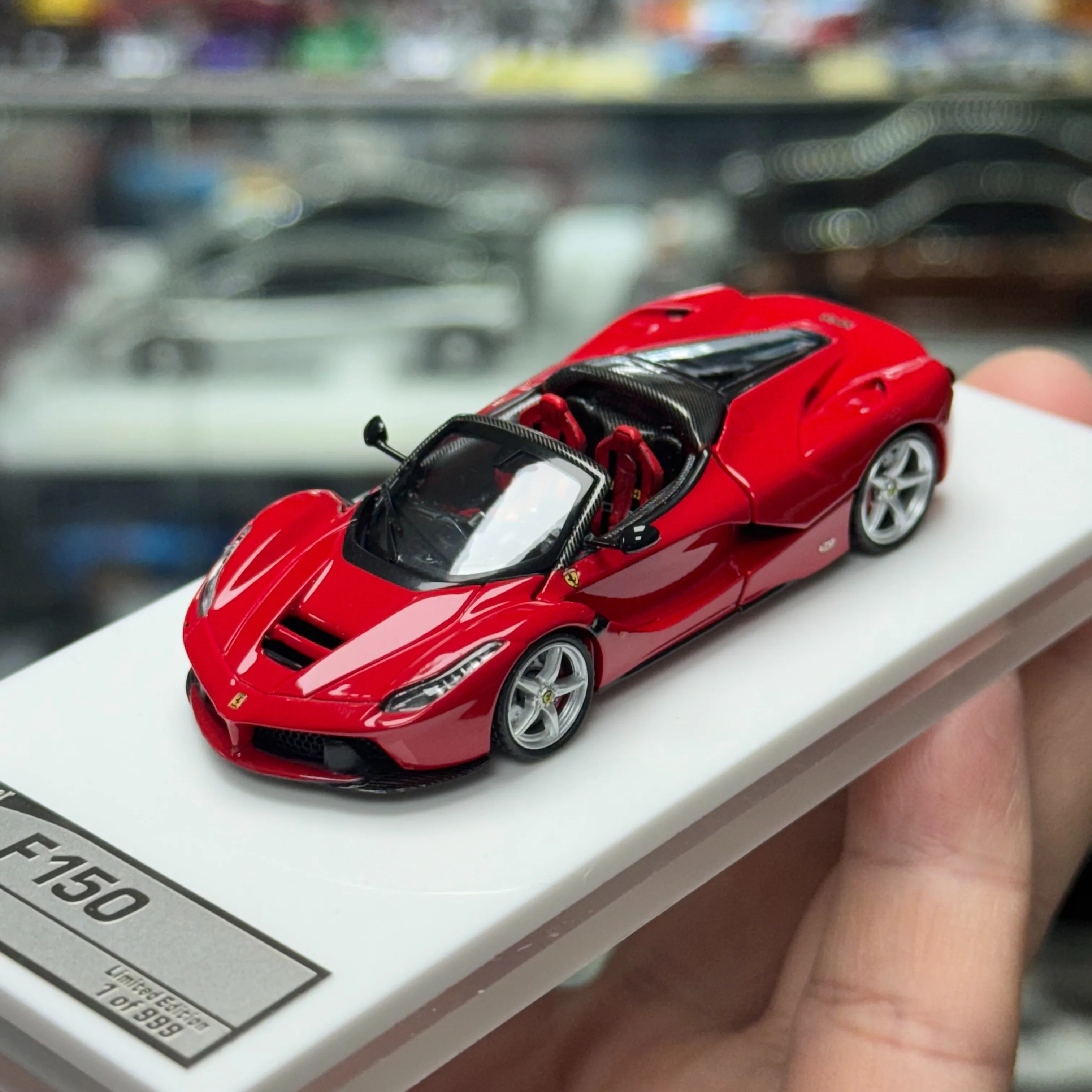 STREET BUSTER 1:64 Ferrari LaFerrari F150 Diecast Alloy Open Hood