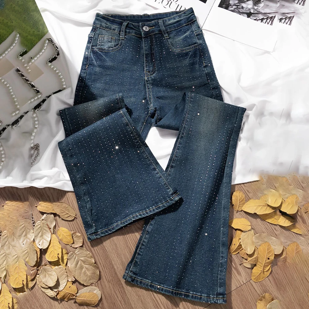 

Модные расклешенные джинсы с заклепками для женщин, высокая талия, ретро, темно-синие джинсовые брюки, весенняя уличная одежда, узкие джинсы с блестящими бриллиантами