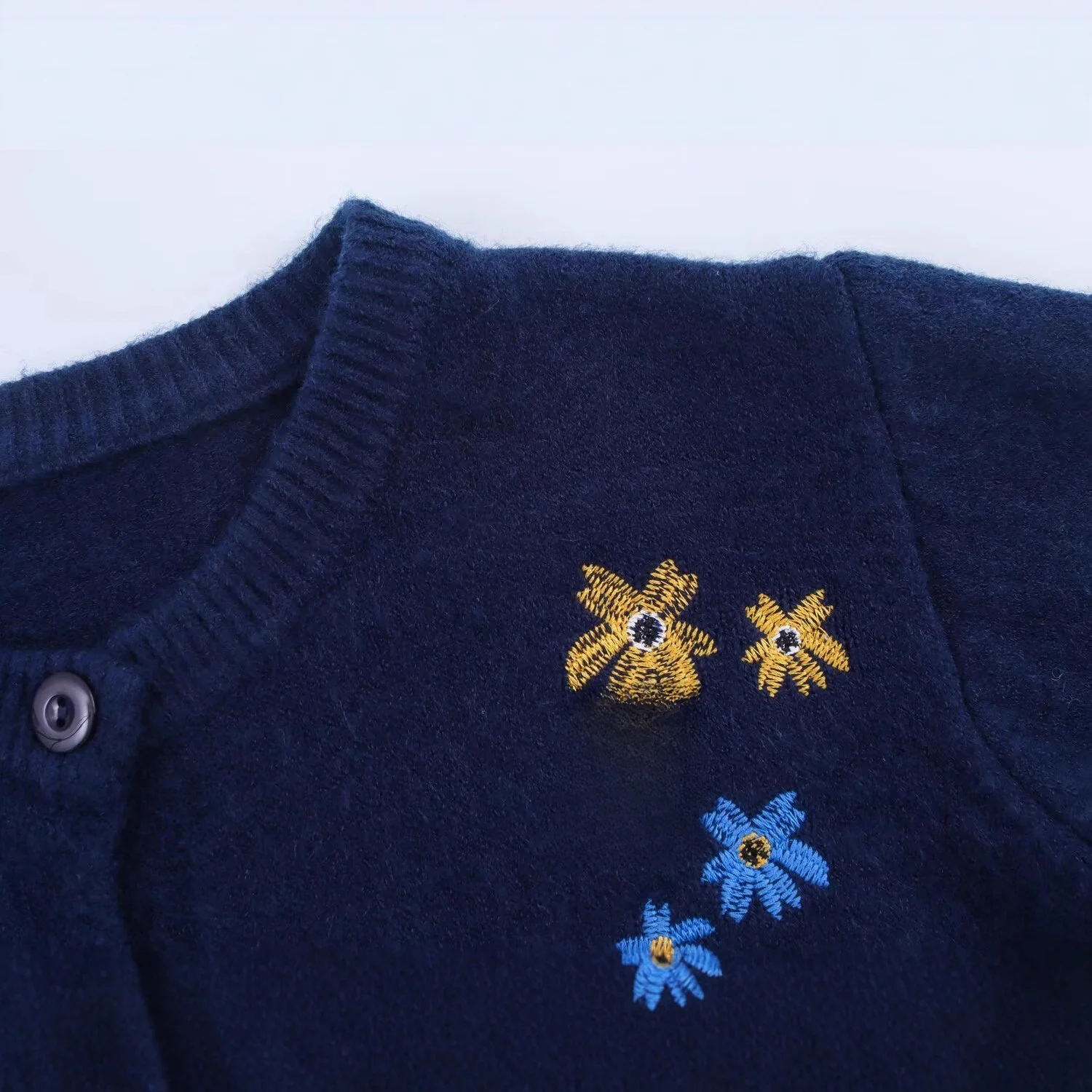 따뜻한 니트 스웨터 소형 아우터웨어 무거운 자수 꽃 여성 패션 가을 신상품 탑