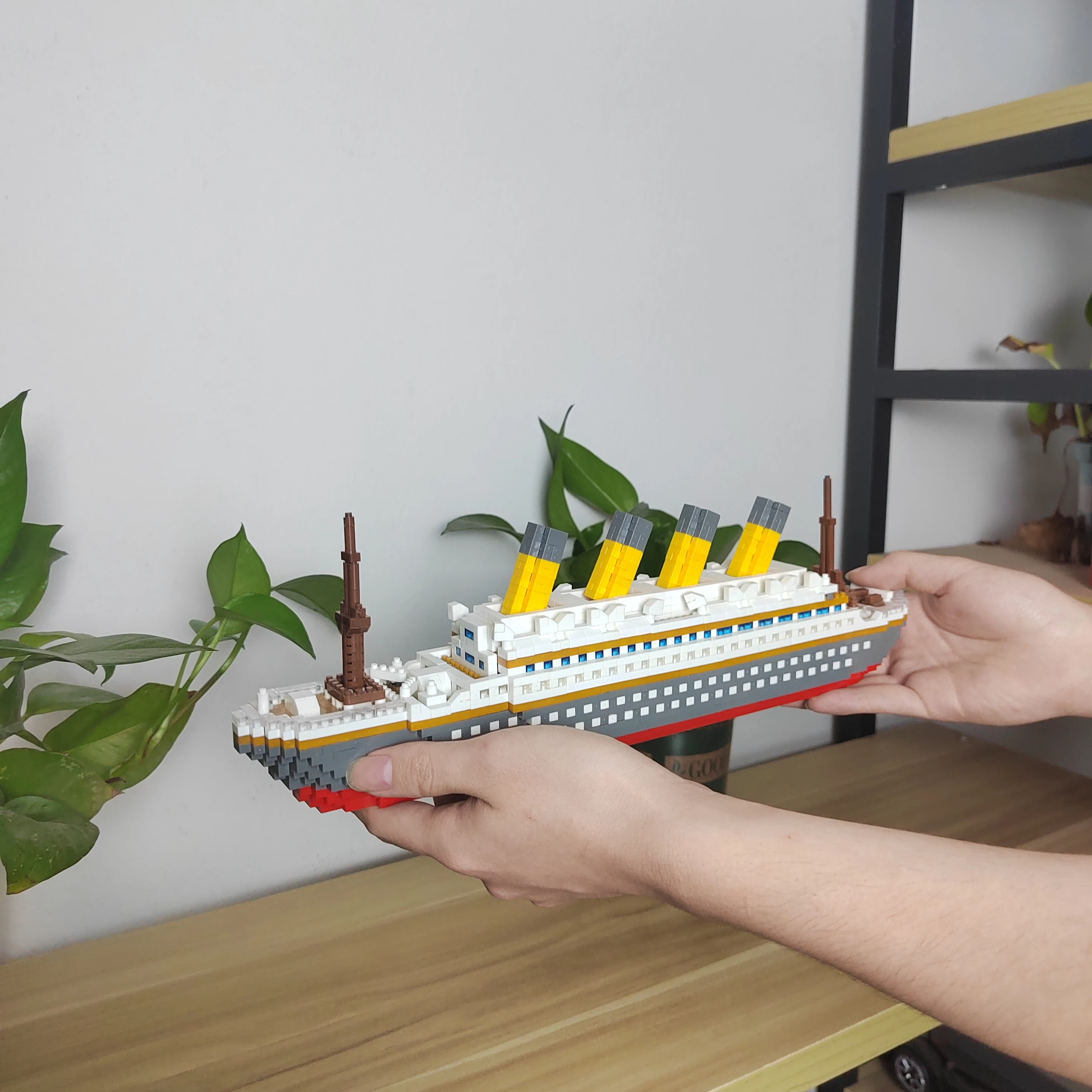 Exquisite Titanic Micro Mini Building Blocks Toy: High-Quality Detailed Design, Perfect for Home Decor, Distinctive Gift Idea