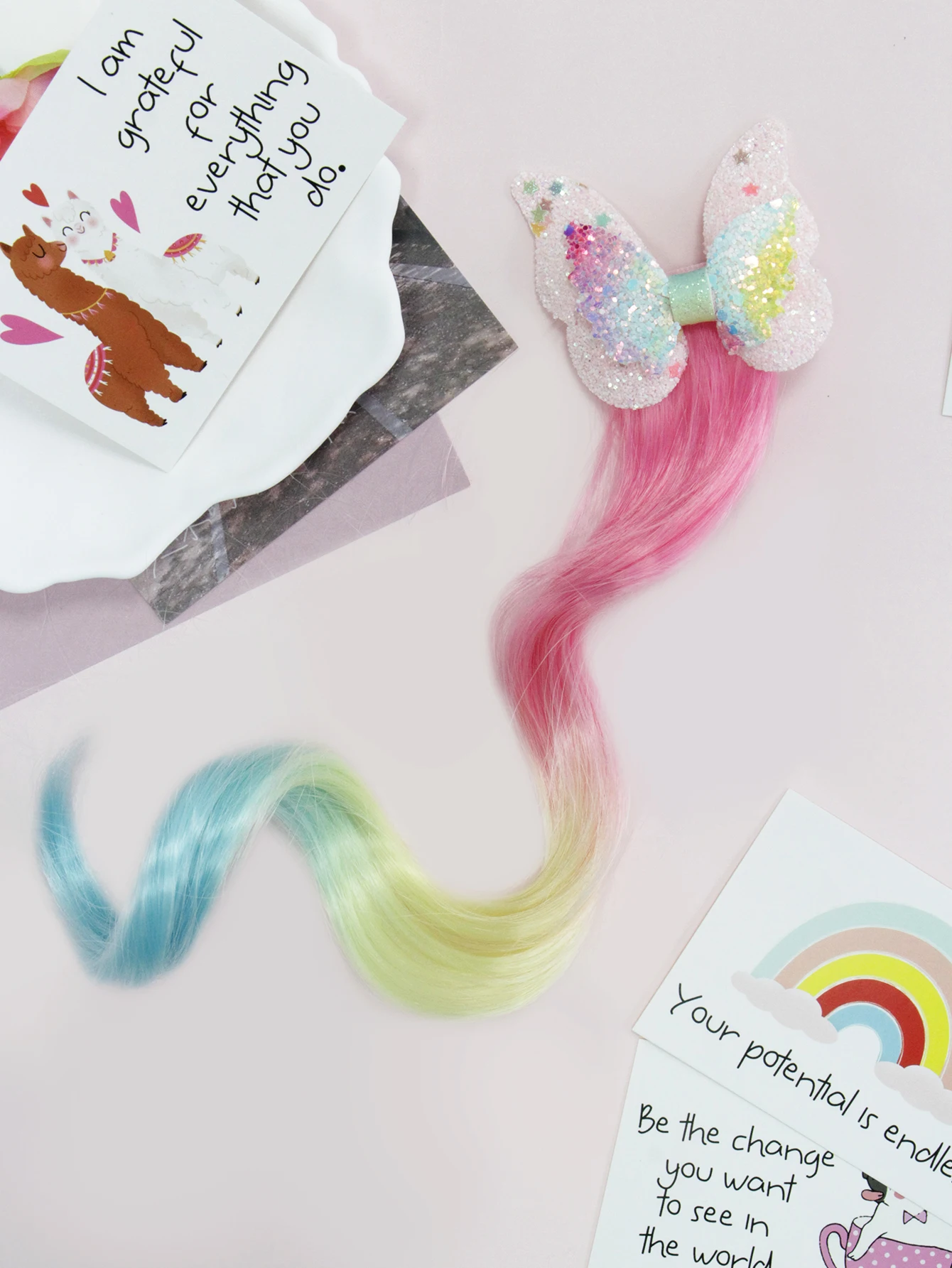 وصلة شعر لامعة على شكل فيونكة ملونة متدرجة، حزمة شعر صناعية، مشبك شعر على شكل فراشة لامعة مع خصلات شعر مرفقة