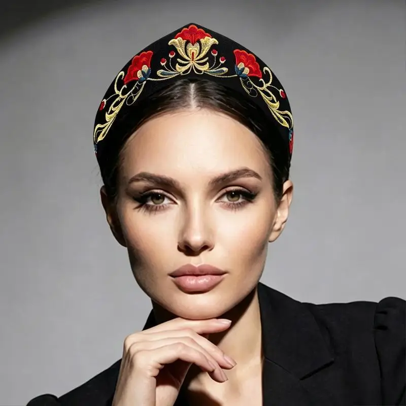 Vintage-Stil, russische Ethno-Blumenstickerei, spitz zulaufendes Haarband für Damen, breites, modisches Haaraccessoire. – Detail 1