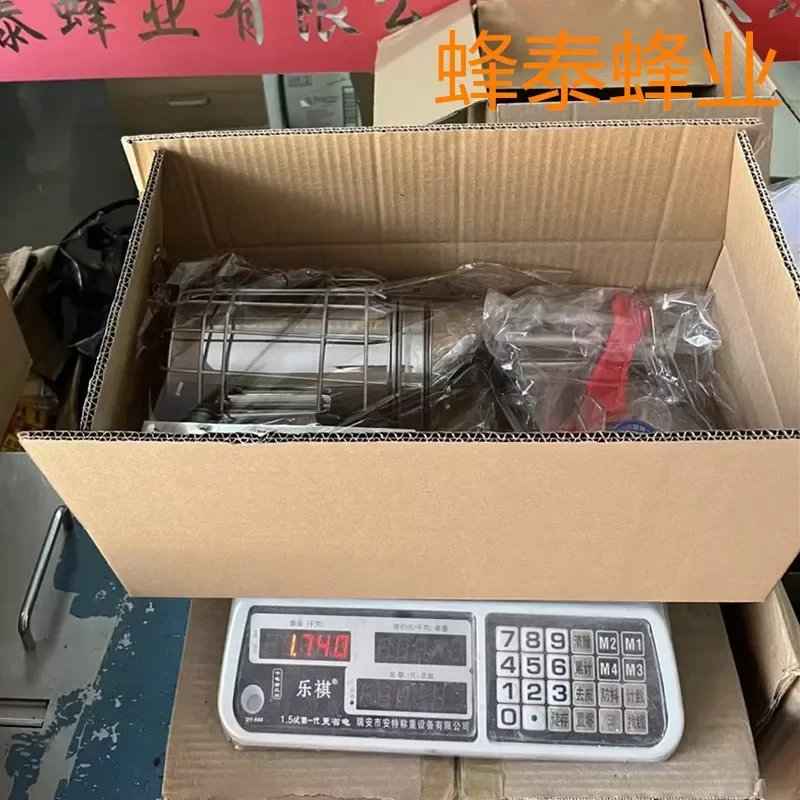 A 11 Piece Beekeeping Tool Set Factory Direct Sales