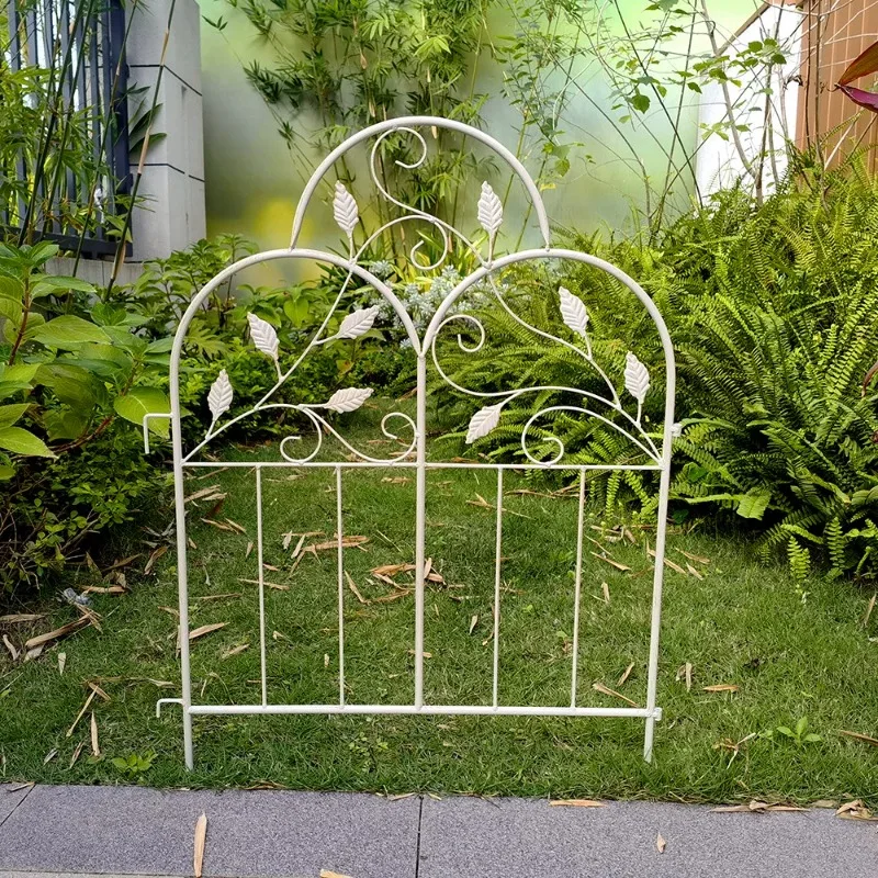 Iron Garden Fence Panel Decorative Metal Screen for Outdoor Courtyard Flower Bed Border Pet Dog Playpen Rustic Garden Fencing