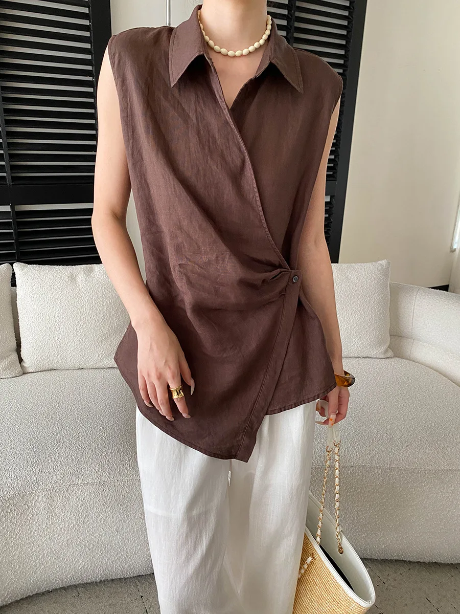 Sommerliches Damen-Freizeithemd in einfarbigem Design mit unregelmäßiger seitlicher Schnalle und umklappbarem Kragen, ärmellos – Detail 16