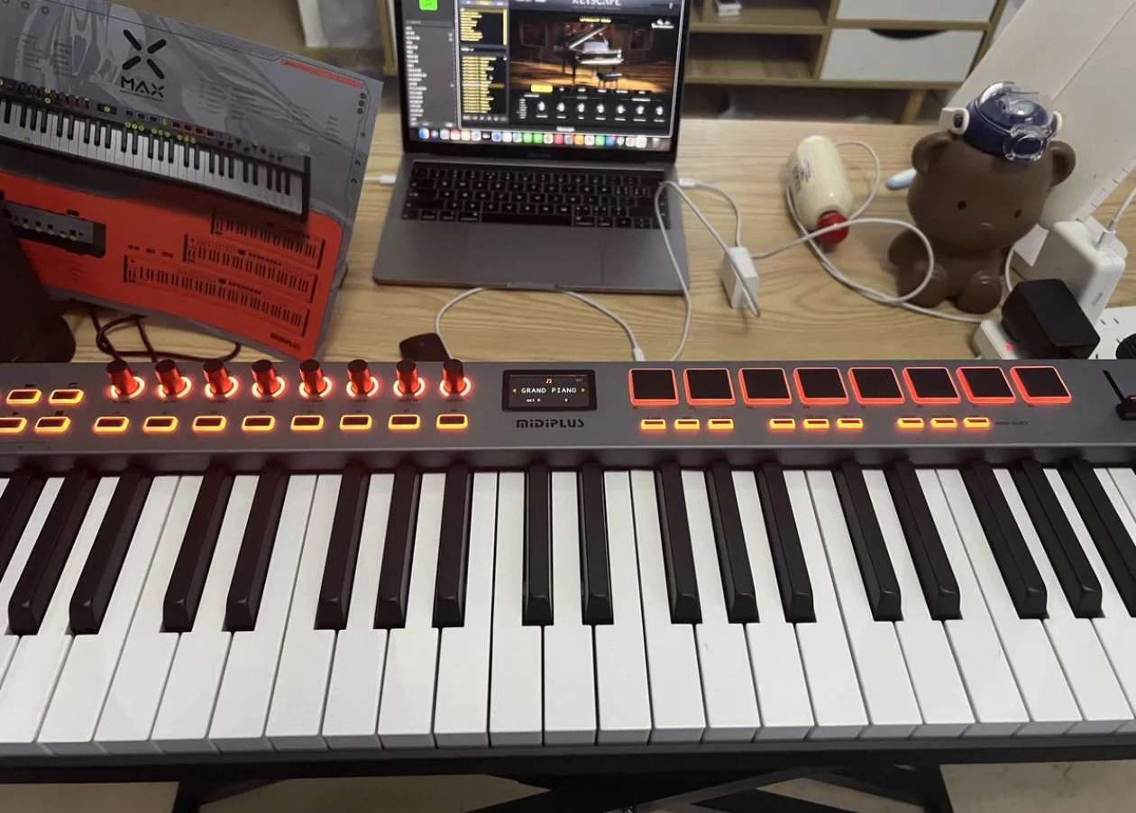 

Hot Sale MIDIPLUS XMAX Portable USB MIDI Controller Keyboard 49/61/88Keys Semi-Weighted for Electronic Organ