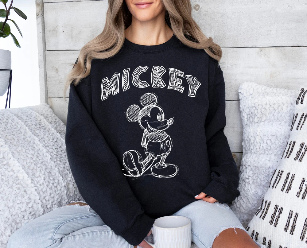 Mickey Mouse sweatshirt, Disney new round neck sweatshirt, loose retro style, casual and fashionable sweatshirt for all seasons.