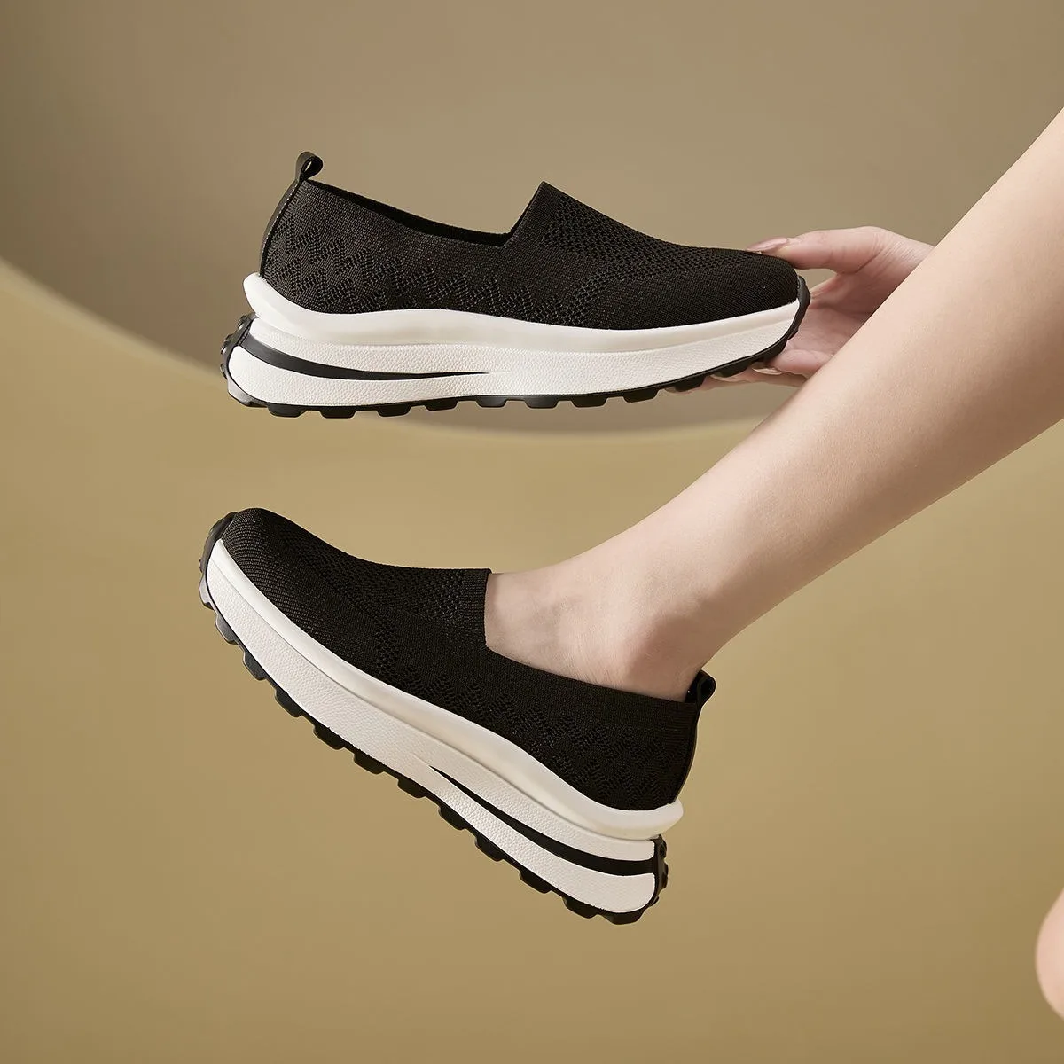 

2025 New Type of Women's Summer Versatile Casual Shoes with Breathable Mesh and Thick-soled Casual Shoes