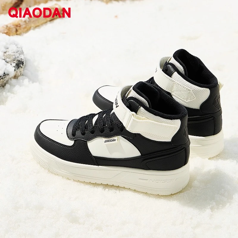 QIAODAN женская хлопковая обувь для скейтбординга, зима 2025 года, ретро туфли на шнуровке, удобные теплые повседневные кроссовки QXL052244524B