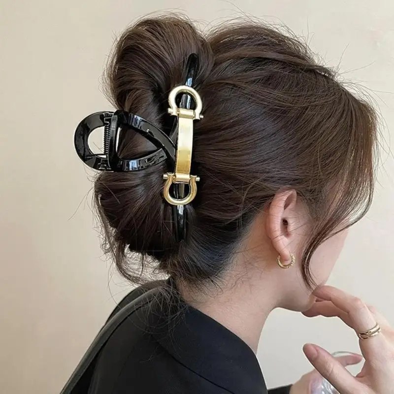 Черные волосы с когтя