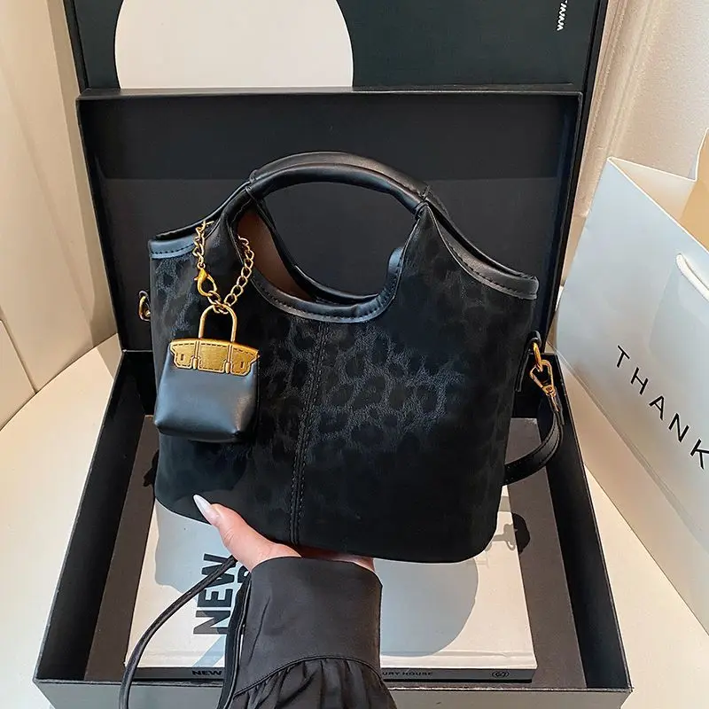 

Maillard Soft Children and Mother Bucket Bag Women's Fashion Shoulder Messenger Bag New Exquisite Simple Casual Versatile Retro