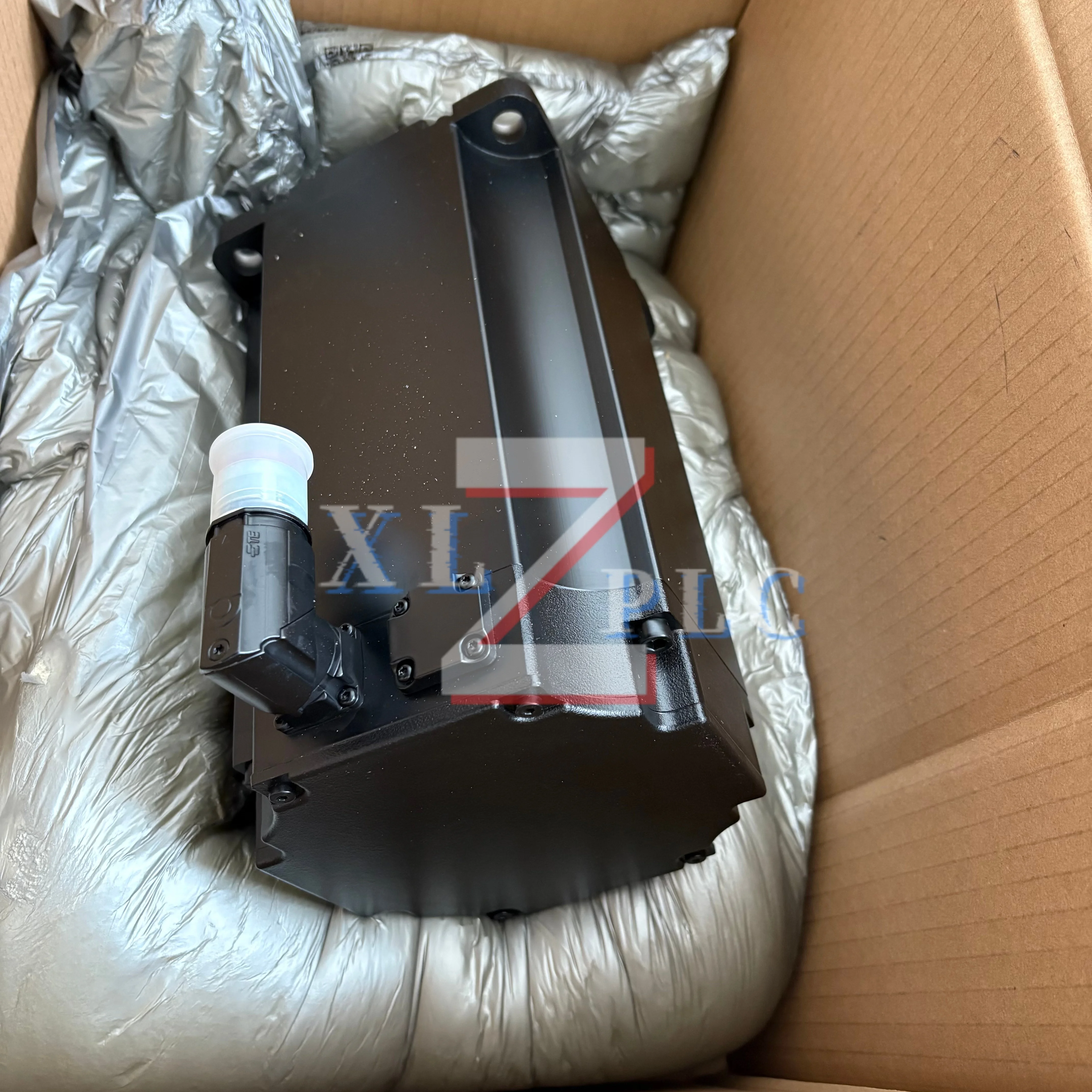 

100%NEW servo motor 8LSA57.DA030S100-3 8LSA57.ee030ffgg-3