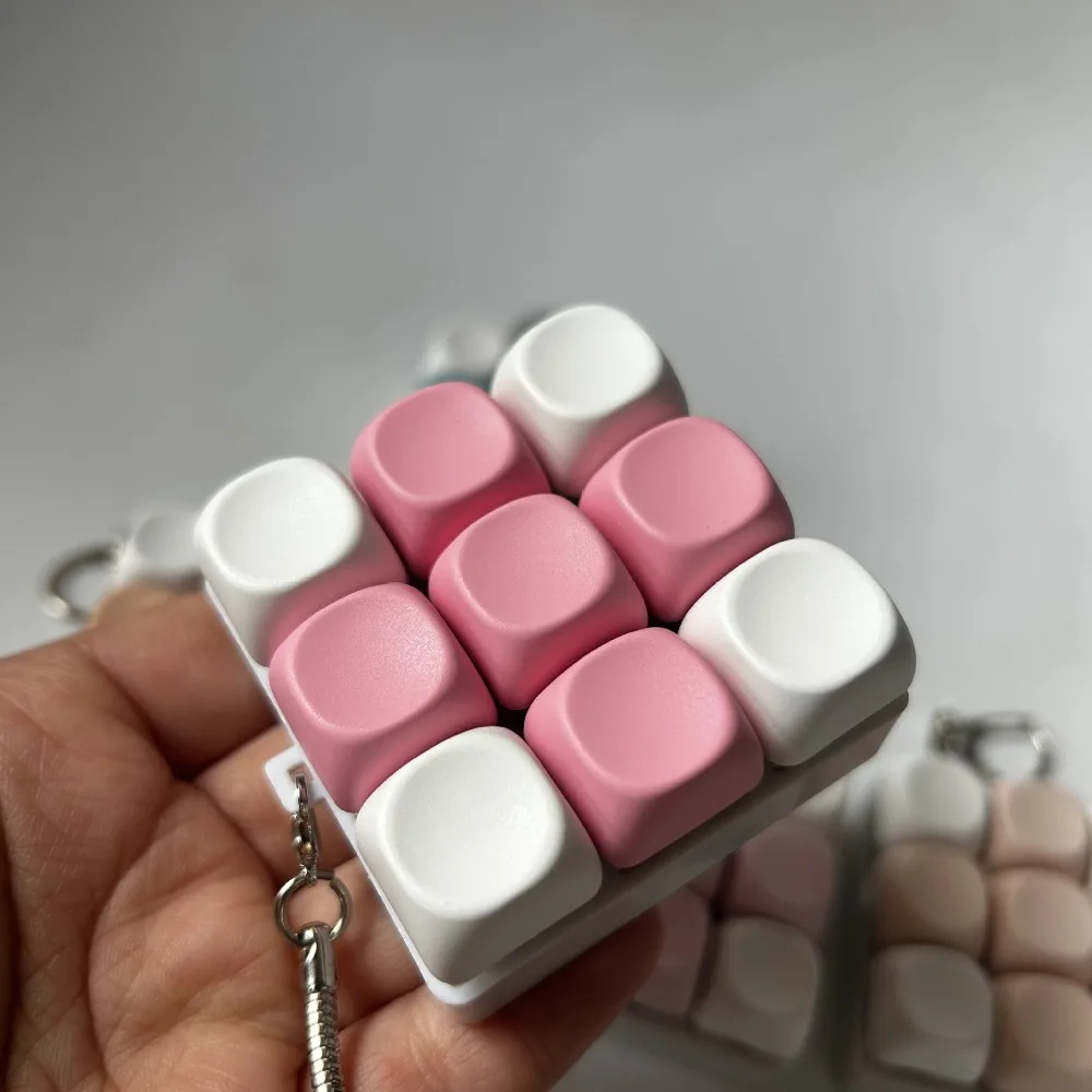 New DIY Keyboard Fidget Keychain Keys Button Keycap Clicker Pass The Time 4/9Keys Pinch Adult