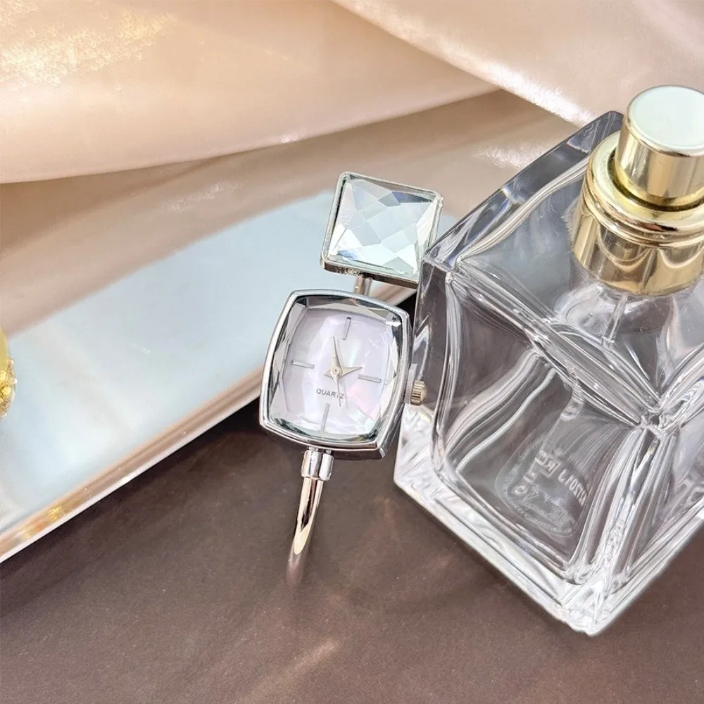 Elegant Retro Bracelet Wristwatch Luxury Pearl Rhinestone Quartz Watches Exquisite Design Montre Femme Ladies Accessories