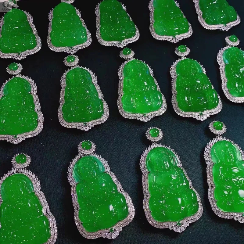 

Нефритовый кулон из серебра 925 пробы с инкрустацией крупным императорским нефритом, зеленым халцедоном и Гуаньинь