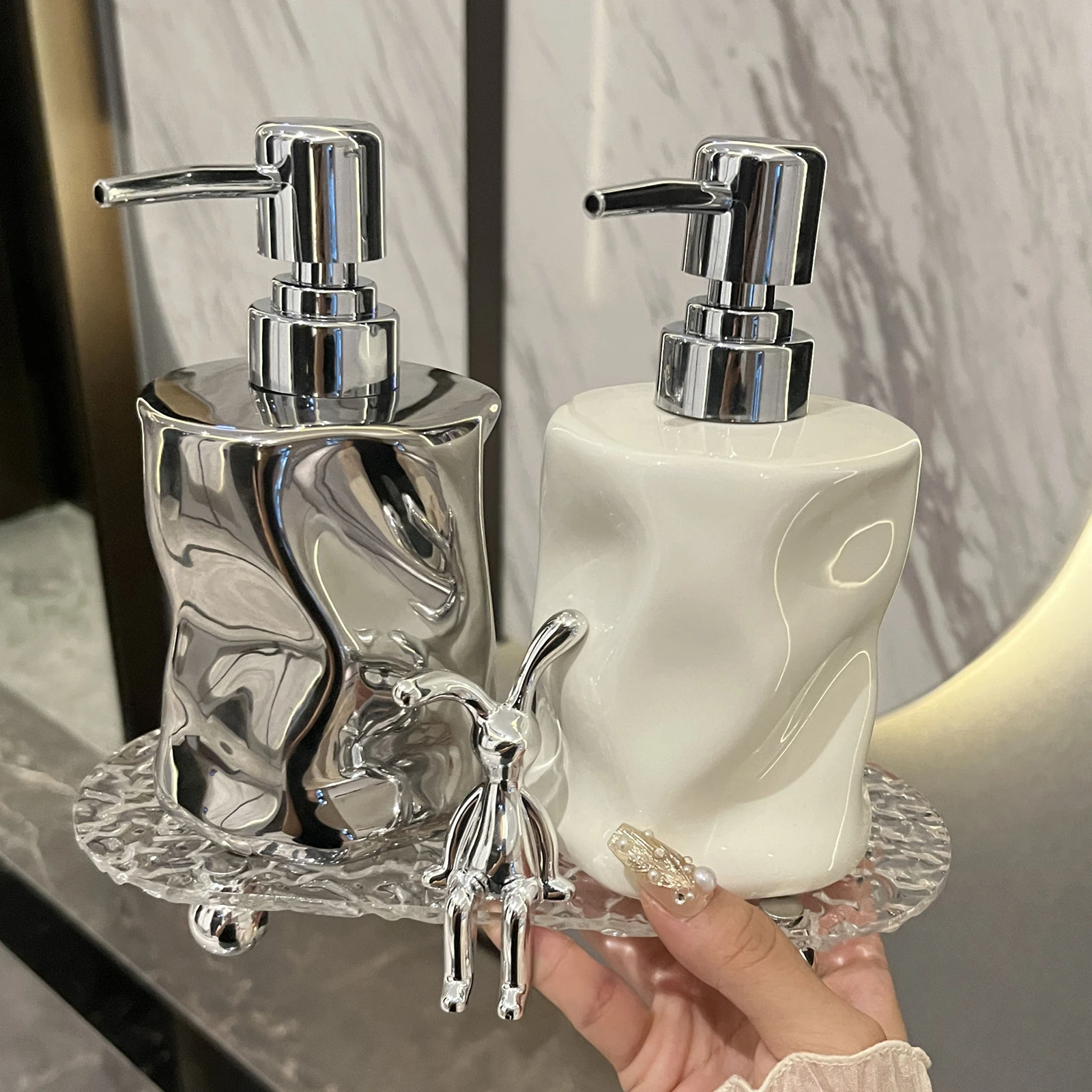 Light Luxury Soap Dispenser with Pump Shampoo Bath Lotion Dispenser Container Holder Empty Bottle for Soap Travel Portable