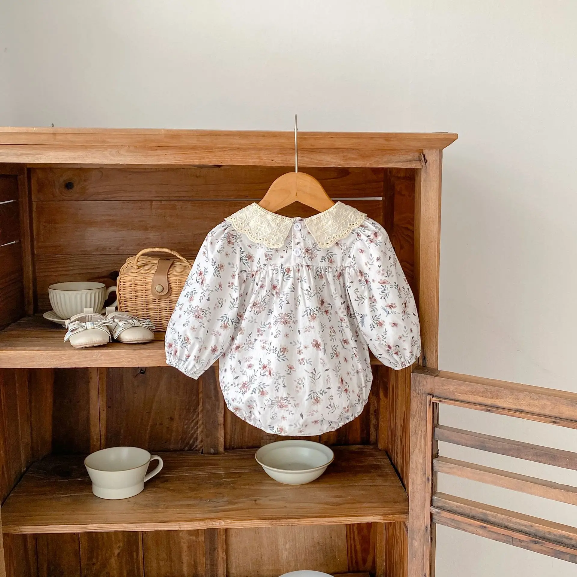 Autumn baby girl's lapel and crawling clothes, tied up waist, lace collar, long sleeved printed bag, fart clothes