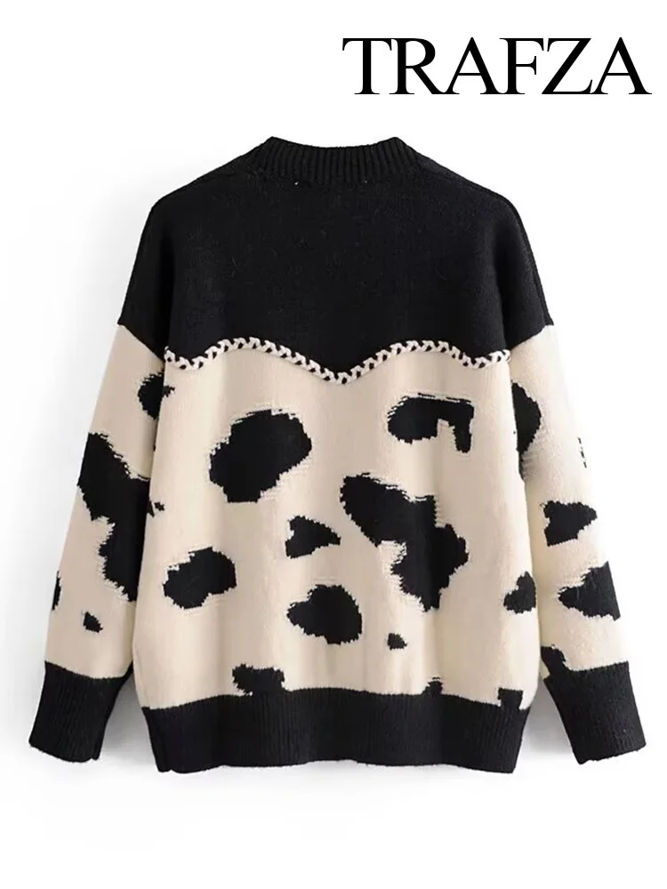 TRAFZA Autumn Women Fashion Soft Single-breasted Cardigan Female Chic V-Neck Long Sleeve Pockets Animal Print Knitted Sweater