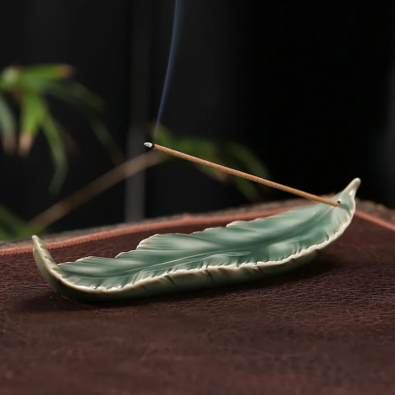 1pc Creative Ceramic Incense Sticks Burner Celadon Feather Design Suitable As A Gift for Friends and Family Tea Pet Home Decor