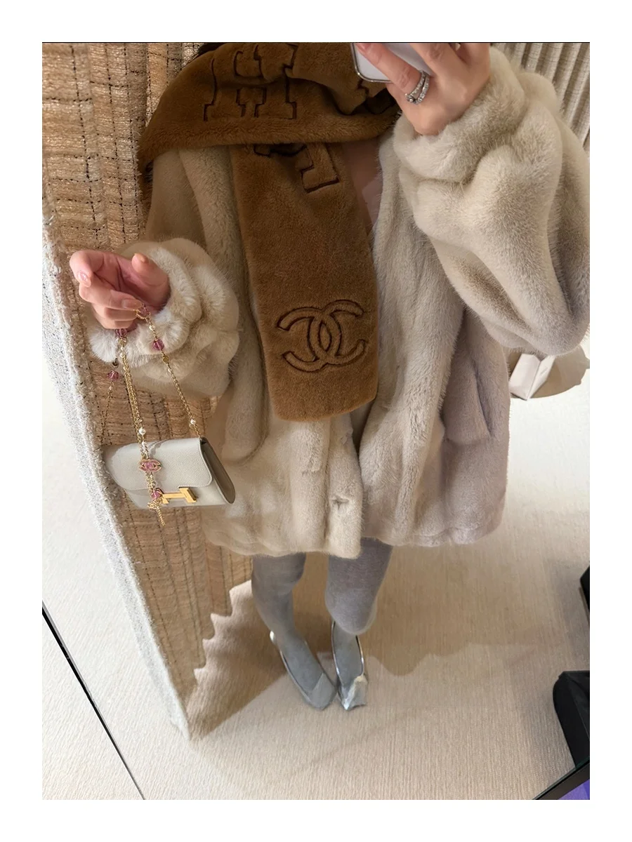 

Eco-Friendly Fur Jaet Water-Rabbit-Sle Long-Sve Loose-Fit Middle-Aged Faion Sensation PP Year-End Celebration Coat