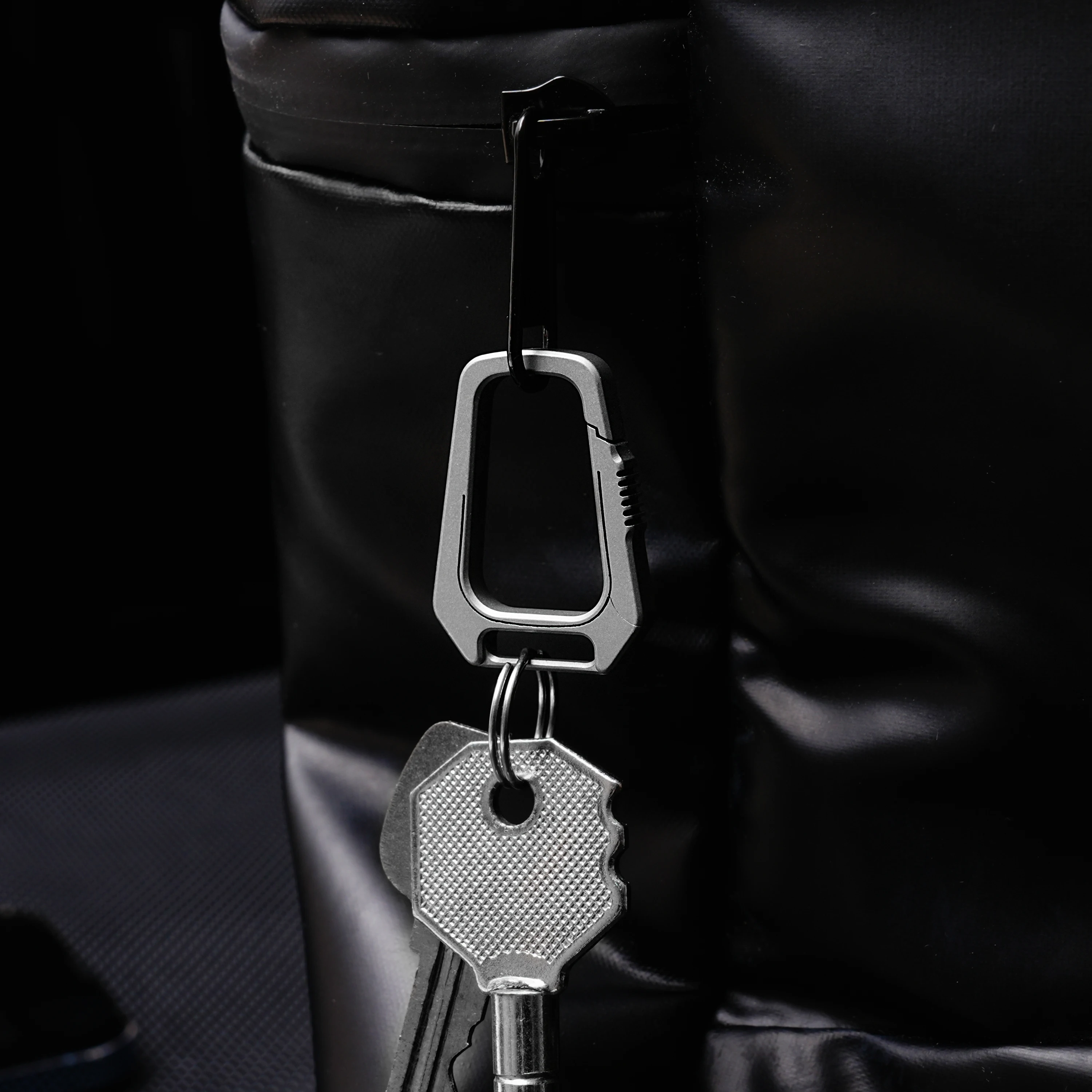 TIVIVA Mini Key Chain Mountaineering Buckle Connector Home Titanium Alloy Keychain Portable Outdoor EDC Tools