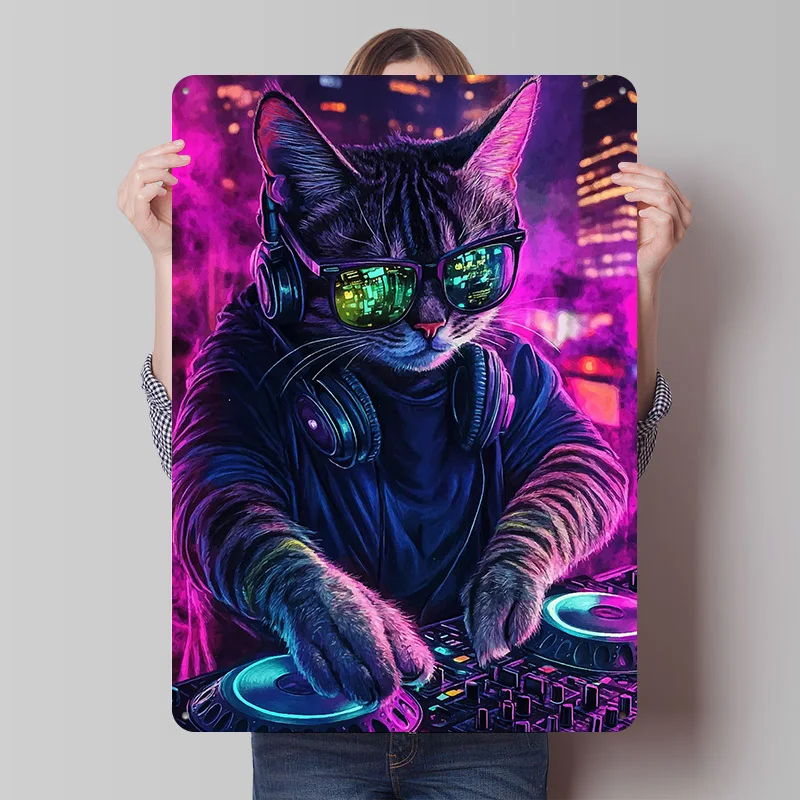 DJ Cat in Neon City Bedrucktes Poster Individualisierte Wandkunst Retro Vintage Metallschilder für Heimdekoration Garagenzubehör Bar
