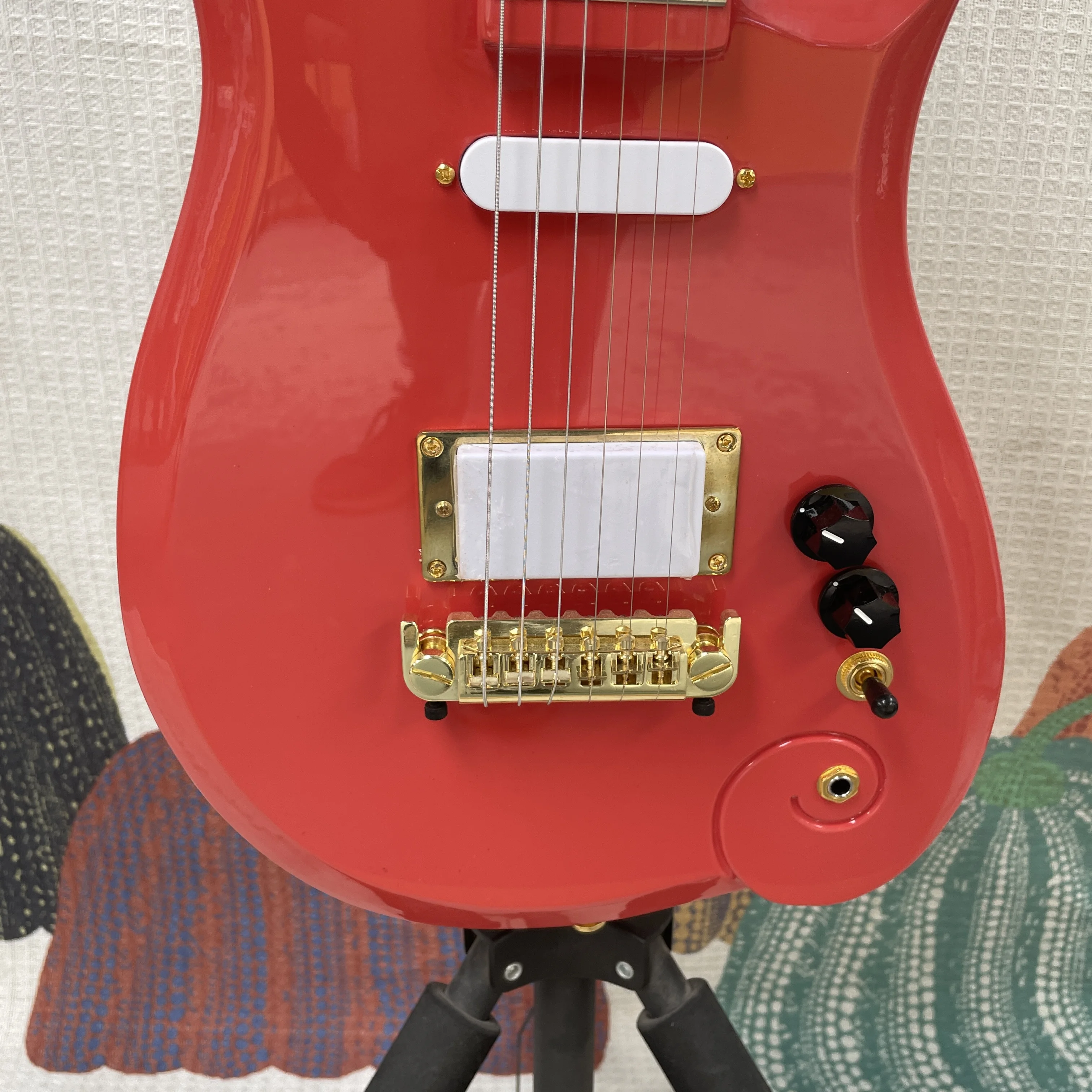 New 6-string electric guitar with high-gloss orange finish and maple fingerboard guitars, ideal for stage performances guitarra